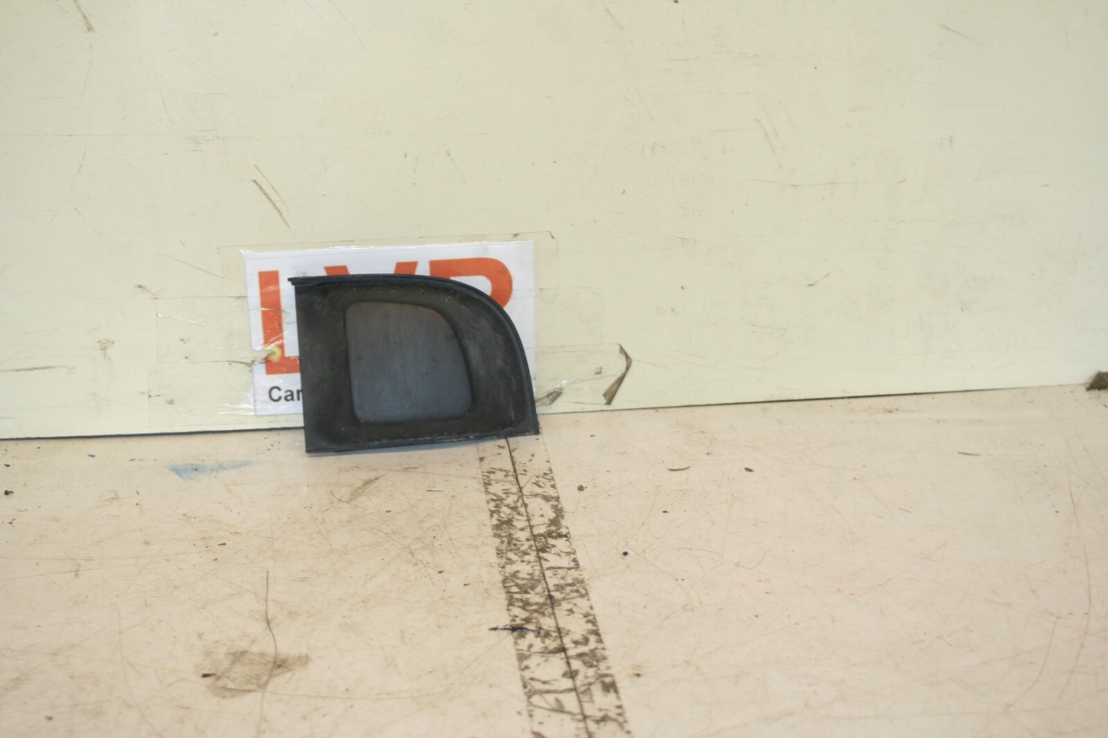 2008 FIAT 500. 1.2 PETROL. FRONT BUMPER CORNER TRIM