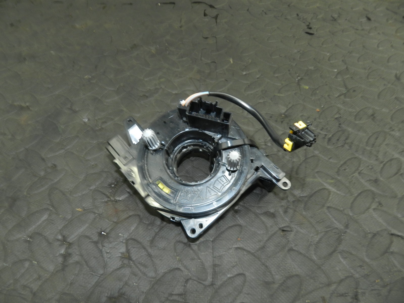 178. 2012 FORD FOCUS MK3. AIR BAG SQUIB AND CLOCK RING