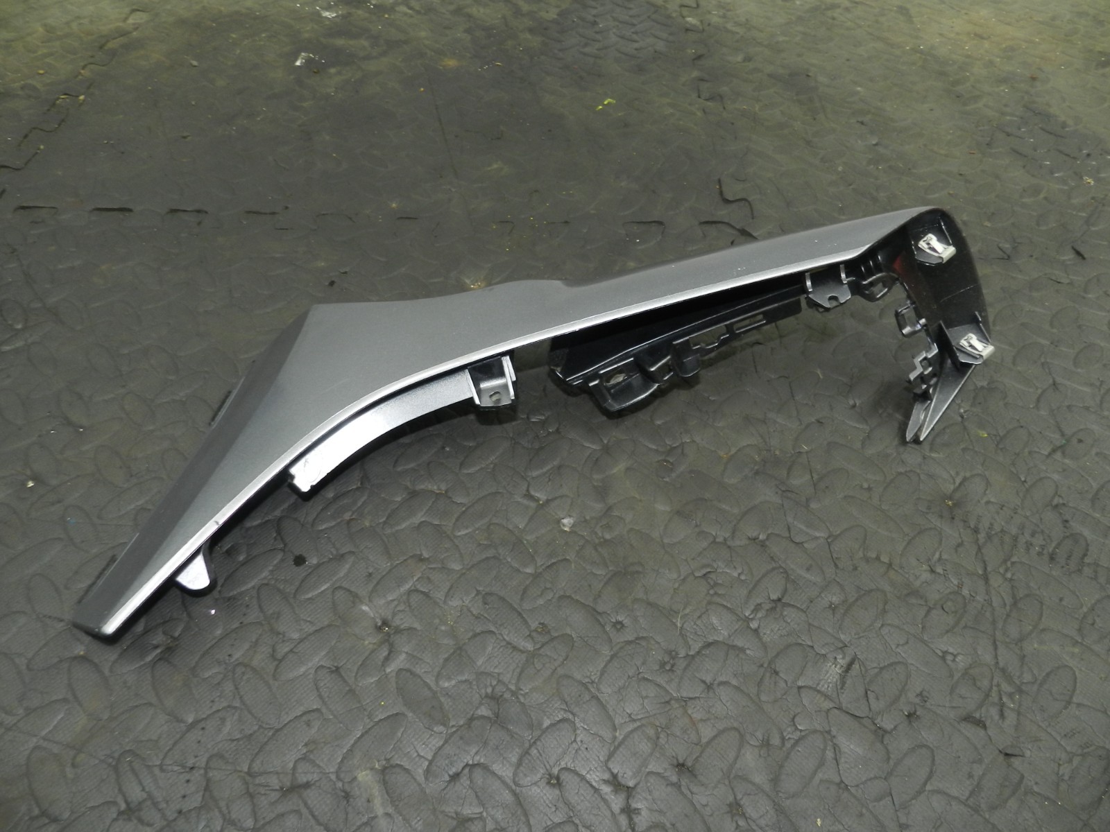 178. 2012 FORD FOCUS MK3. CENTRE CONSOLE TRIM