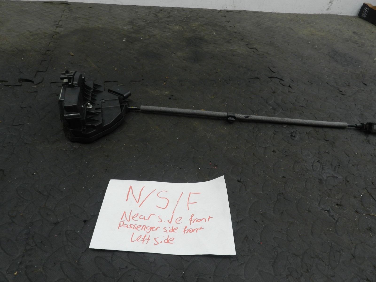178. 2012 FORD FOCUS MK3. PASSENGER SIDE FRONT DOOR LOCK MECHANISM - Image 2