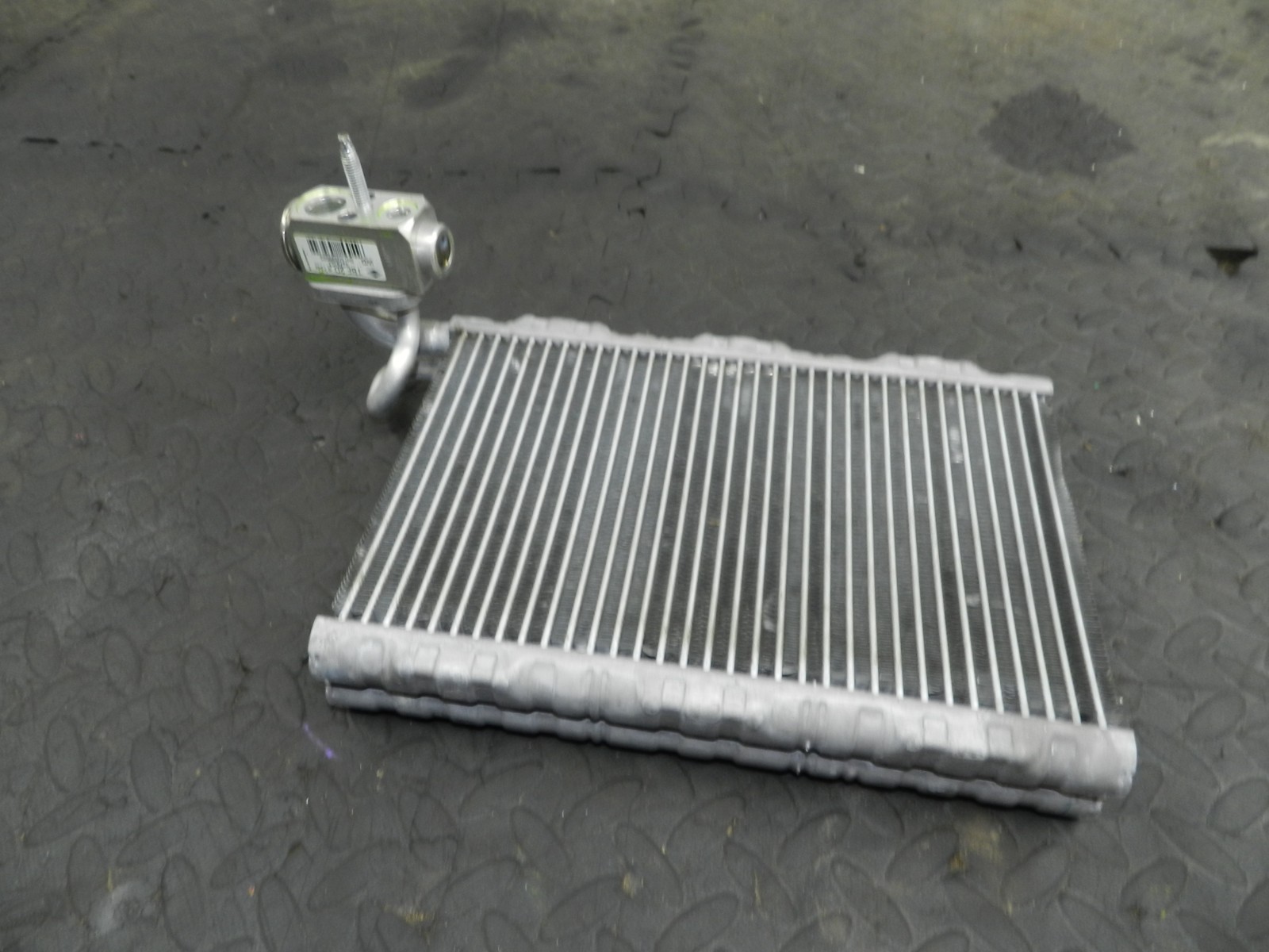 172. 2011 JEEP GRAND CHEROKEE MK4 WK2. AIR CON MATRIX RADIATOR CORE EXCHANGER