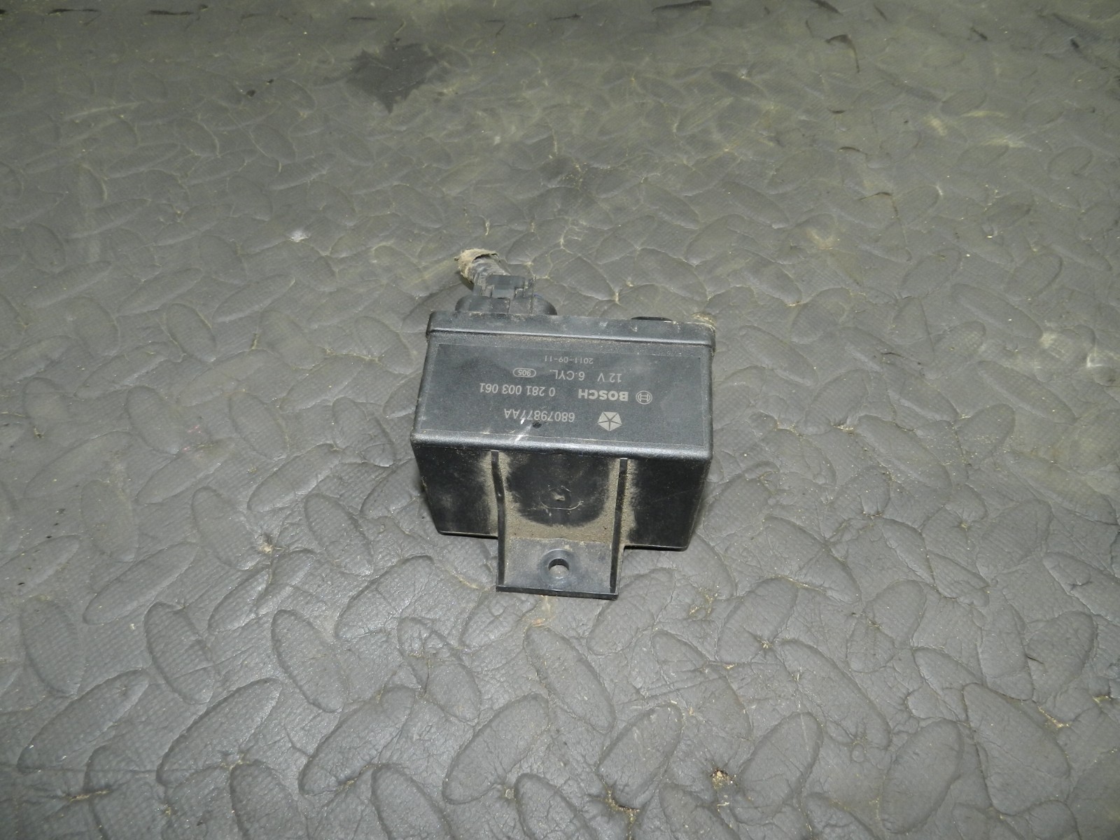 172. 2011 JEEP GRAND CHEROKEE MK4 WK2. 68079877AA GLOW PLUG RELAY