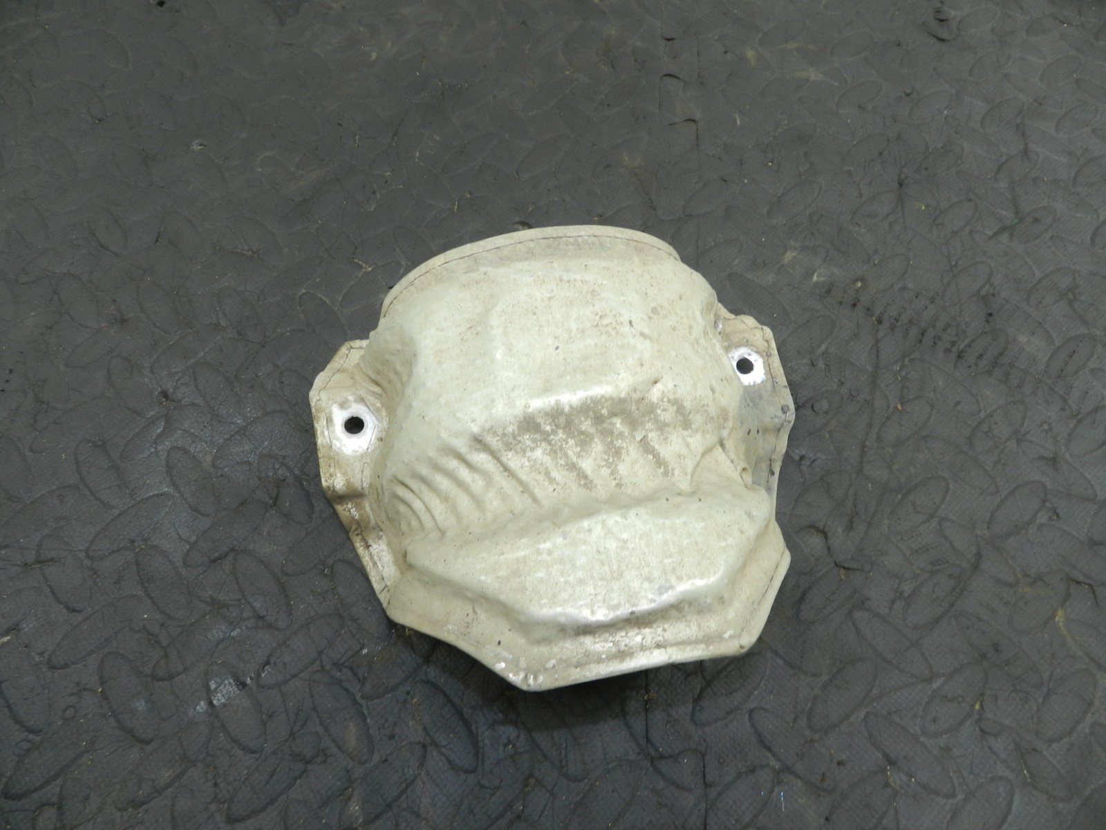 172. 2011 JEEP GRAND CHEROKEE MK4 WK2. HEAT SHIELD PROTECTION