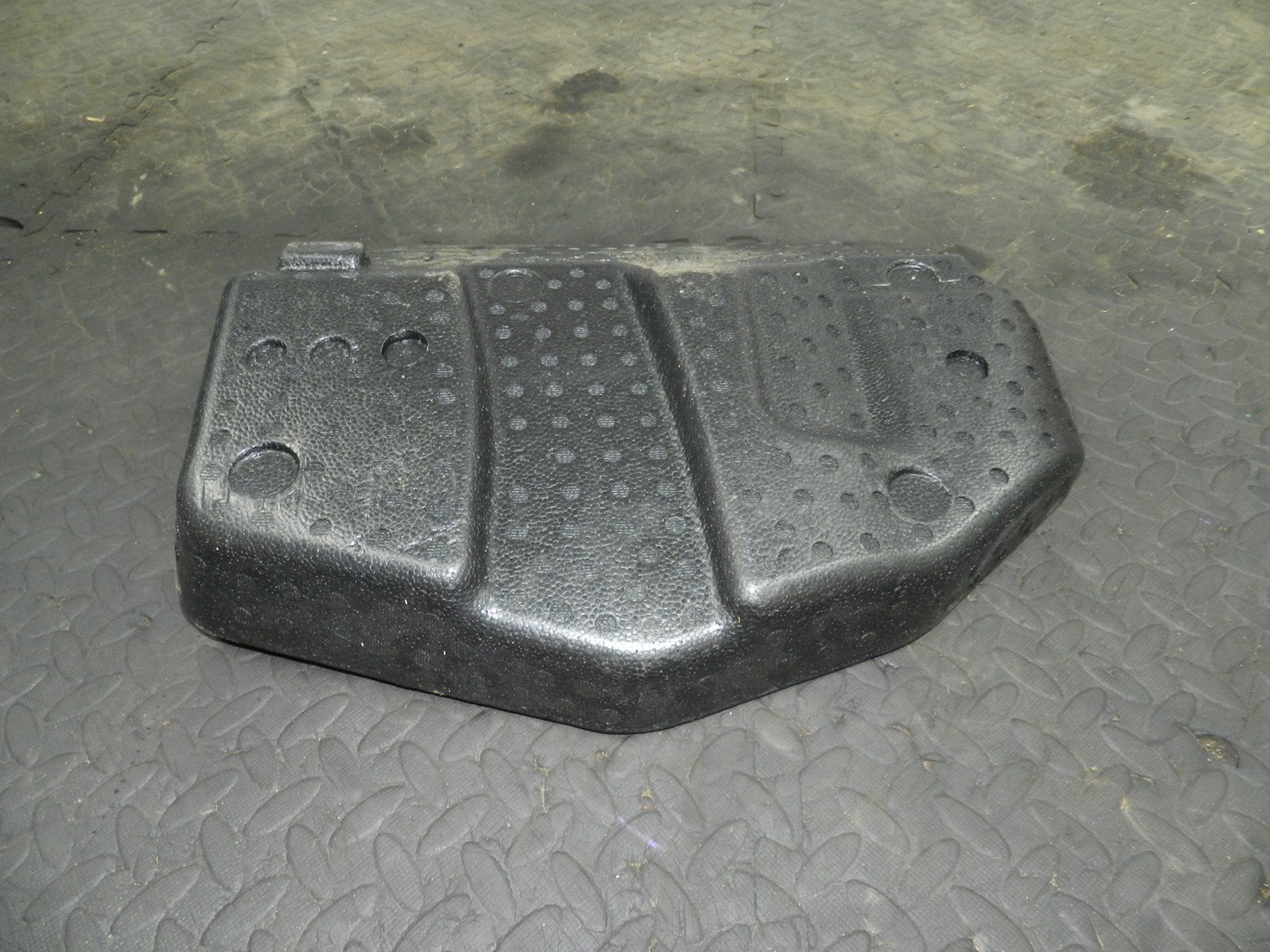 172. 2011 JEEP GRAND CHEROKEE MK4 WK2. FLOOR FOAM HOUSING - Image 2