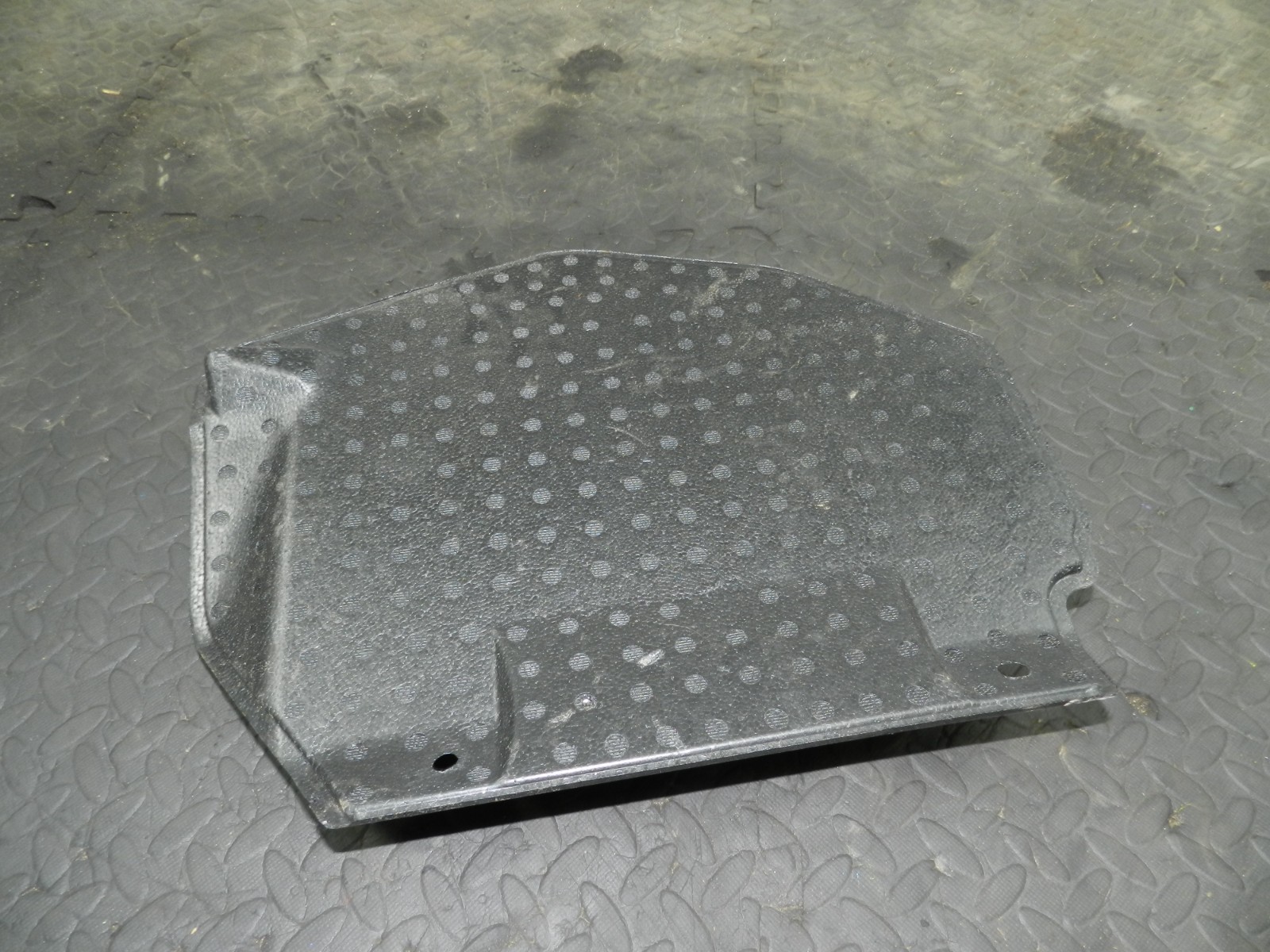 172. 2011 JEEP GRAND CHEROKEE MK4 WK2. FLOOR FOAM HOUSING - Image 3
