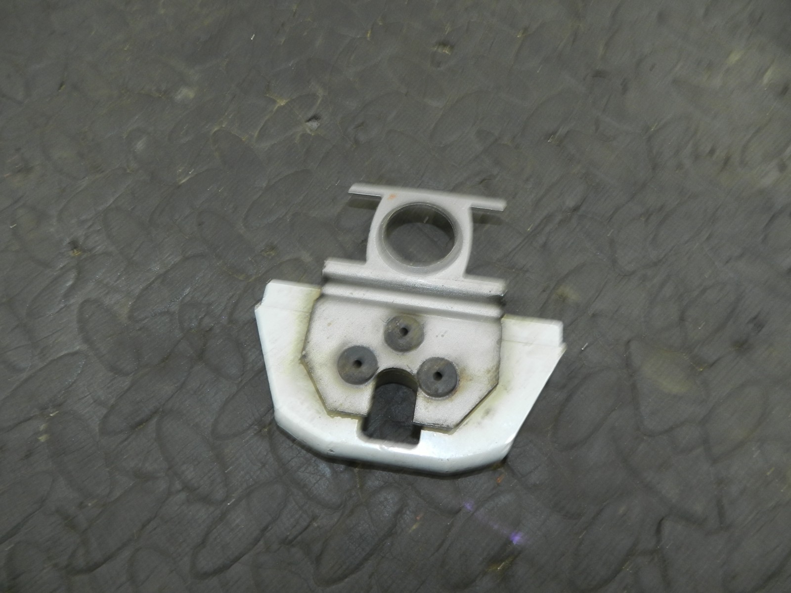 172. 2011 JEEP GRAND CHEROKEE MK4 WK2. STEERING WHEEL DAMPER 68056111