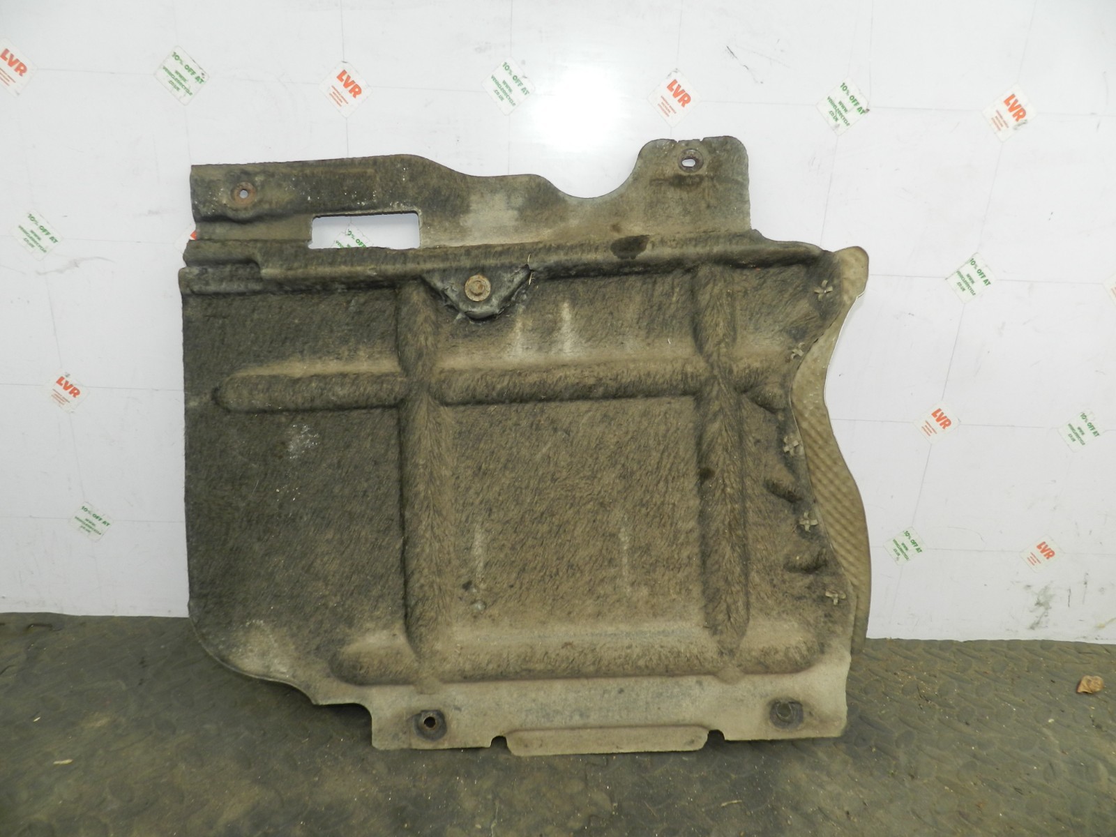 172. 2011 JEEP GRAND CHEROKEE MK4 WK2. UNDER TRAY GEAR BOX