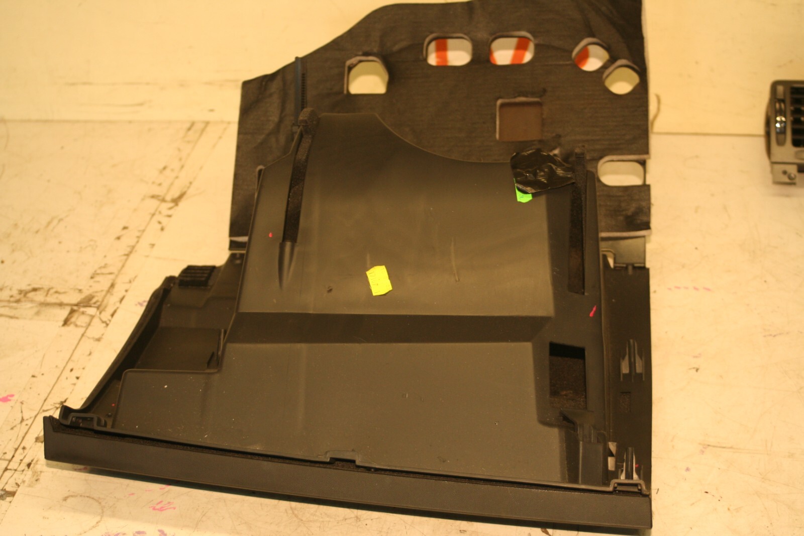 2008 VAUXHALL VECTRA C, 2.2 PETROL. GLOVE BOX - Image 2