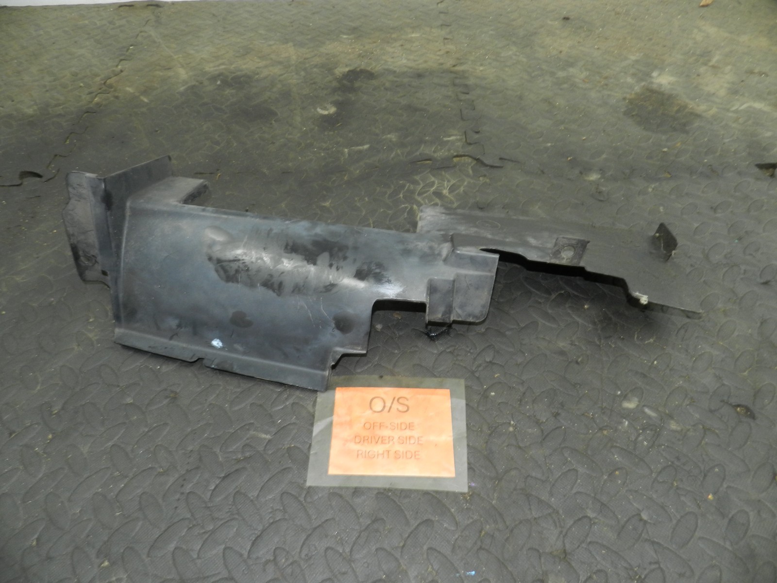 172. 2011 JEEP GRAND CHEROKEE MK4 WK2. DRIVER SIDE RADIATOR FRAME SHROUD