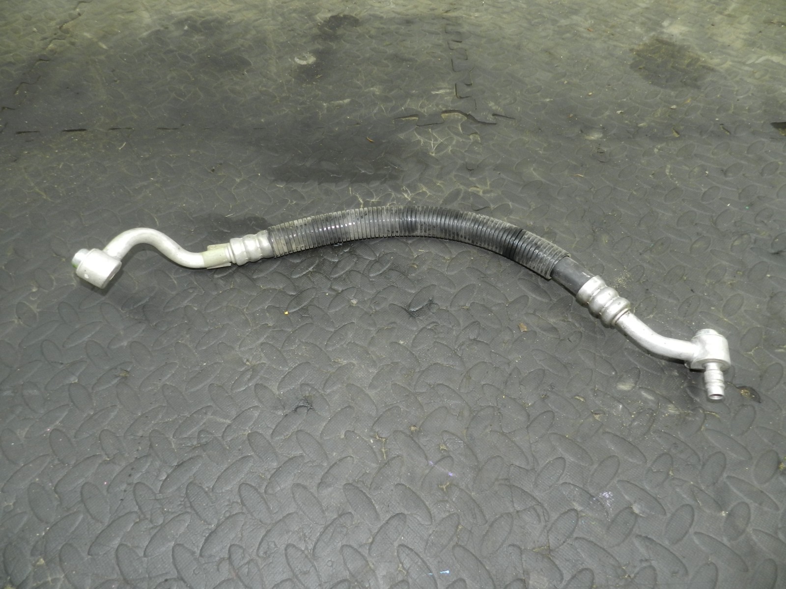 172. 2011 JEEP GRAND CHEROKEE MK4 WK2. AIR CON PIPE