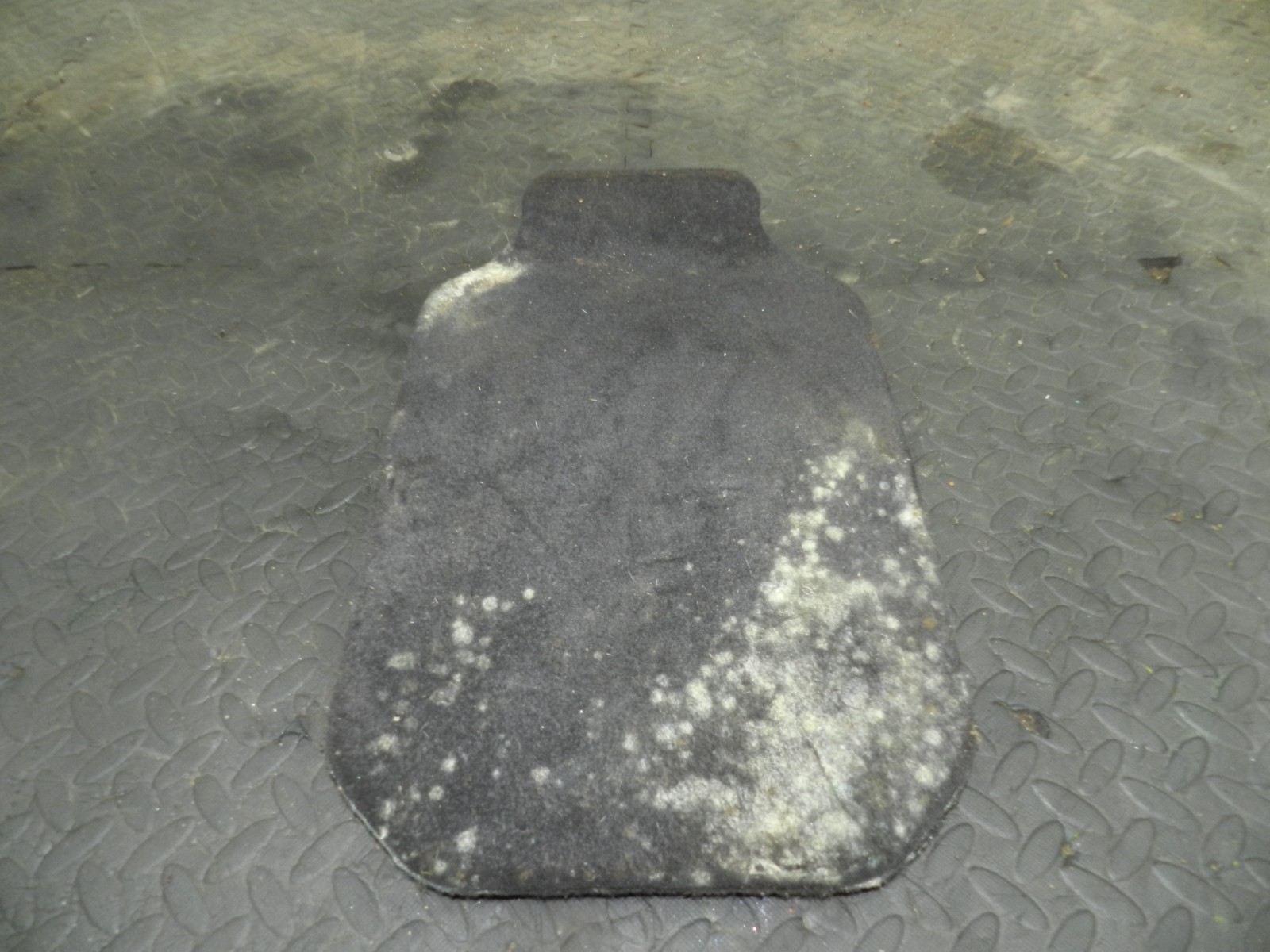 172. 2011 JEEP GRAND CHEROKEE MK4 WK2. BATTERY COVER TRIM