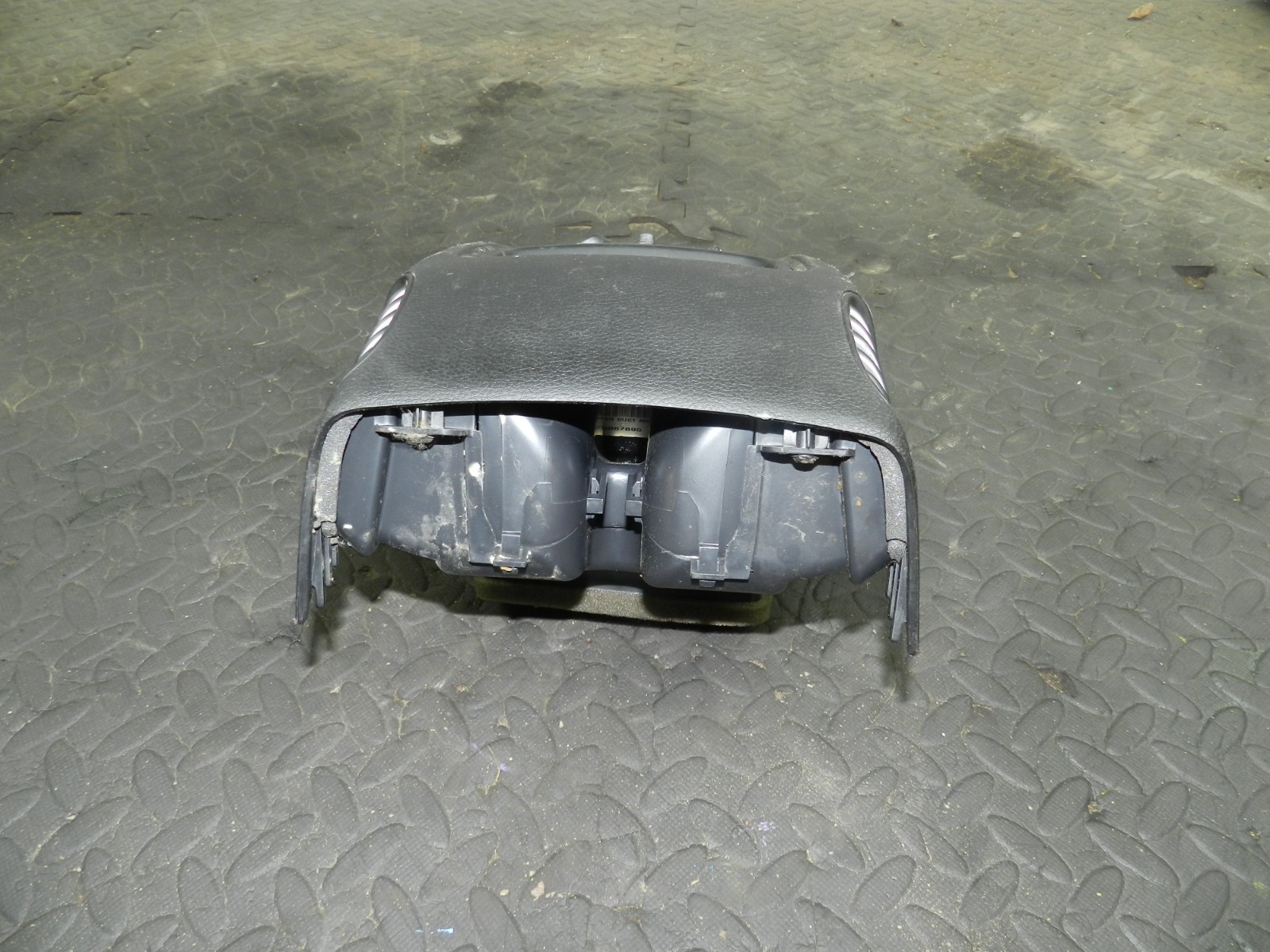 172 2011 JEEP GRAND CHEROKEE MK4 WK2 CENTRE CONSOLE REAR TRIM W HEAT SEAT BUTTON - Image 3