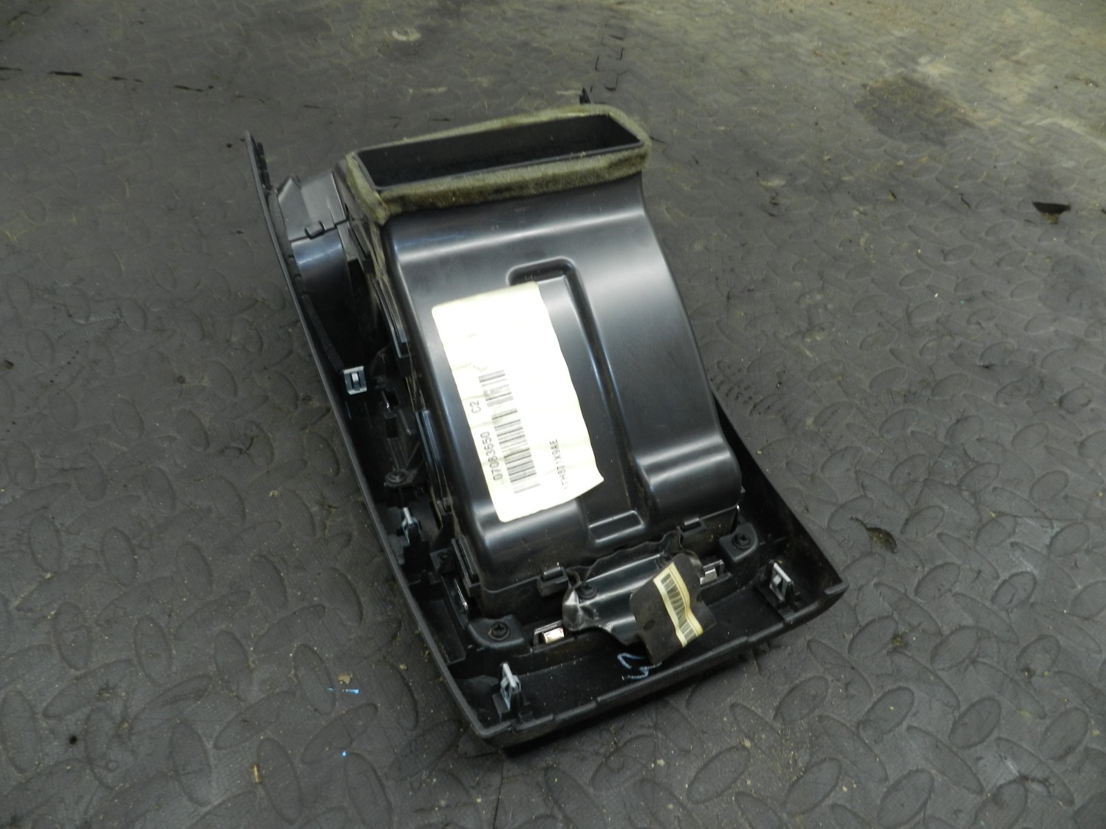 172 2011 JEEP GRAND CHEROKEE MK4 WK2 CENTRE CONSOLE REAR TRIM W HEAT SEAT BUTTON - Image 5