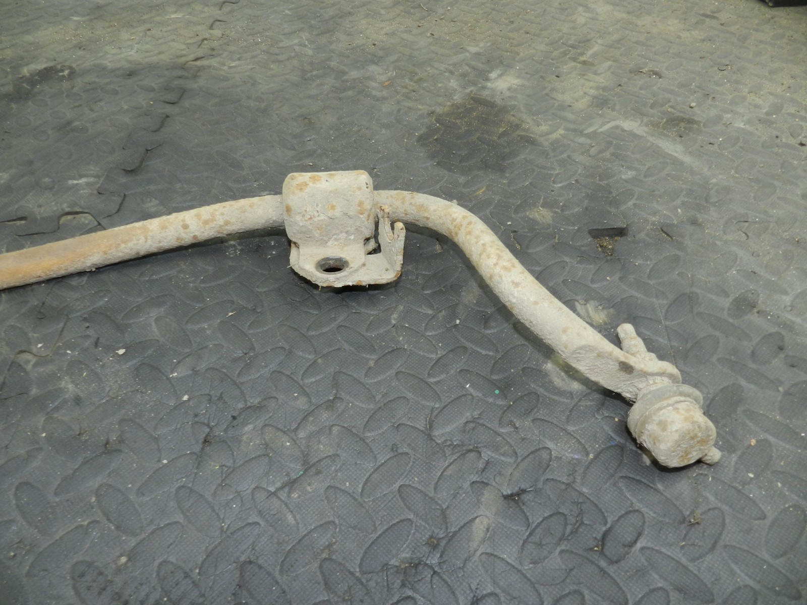 172. 2011 JEEP GRAND CHEROKEE MK4 WK2. REAR ANTI ROLL BAR - Image 4