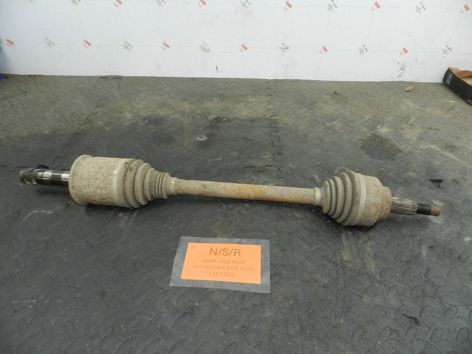 172. 2011 JEEP GRAND CHEROKEE MK4 WK2. PASSENGER SIDE REAR DRIVE SHAFT