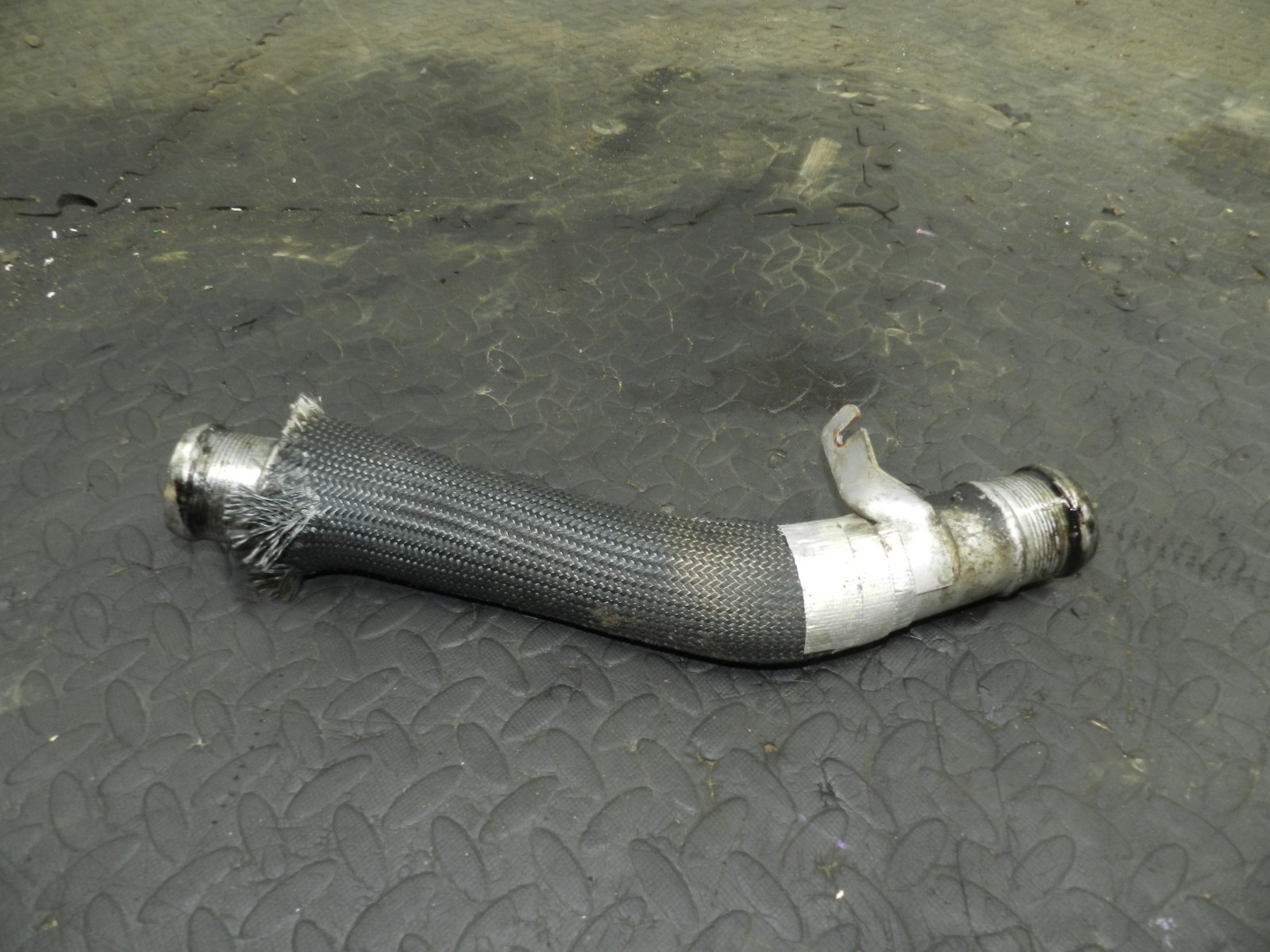 172. 2011 JEEP GRAND CHEROKEE MK4 WK2. METAL AIR INTAKE PIPE - Image 2