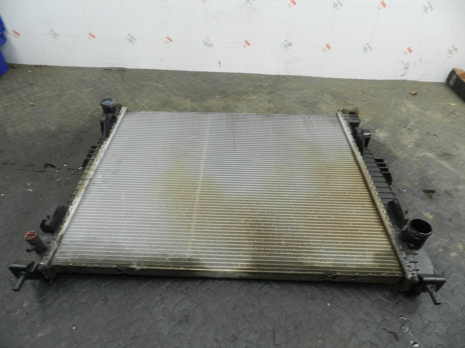 172. 2011 JEEP GRAND CHEROKEE MK4 WK2. COOLANT RADIATOR