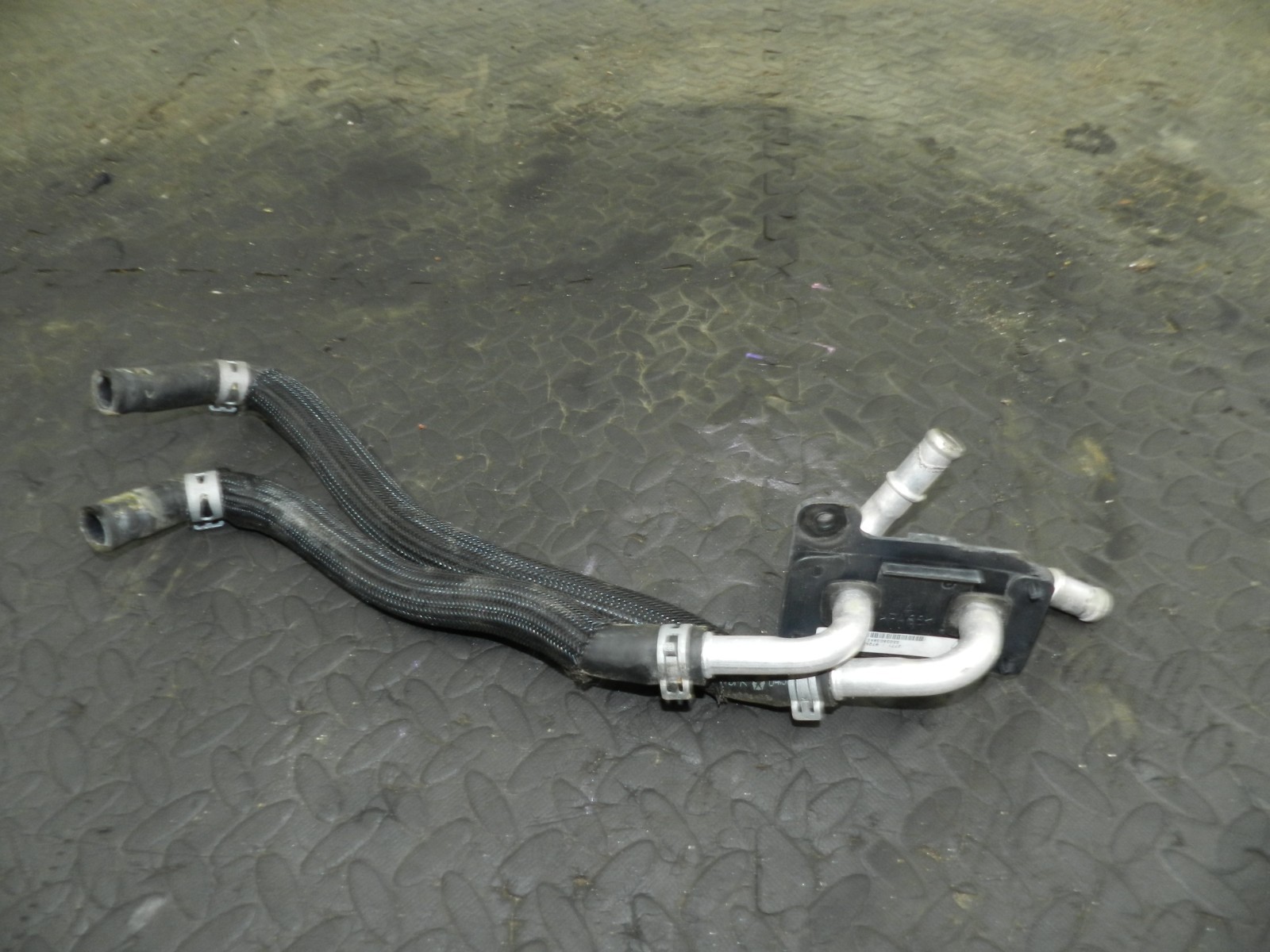 172. 2011 JEEP GRAND CHEROKEE MK4 WK2. ENGINE BAY COOLANT MATRIX PIPES