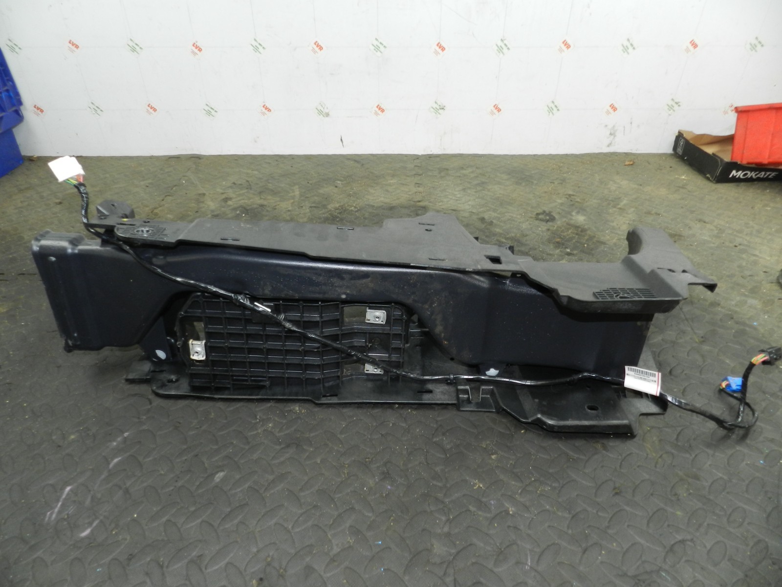 172. 2011 JEEP GRAND CHEROKEE MK4 WK2. CENTRE CONSOLE PANEL FRAME