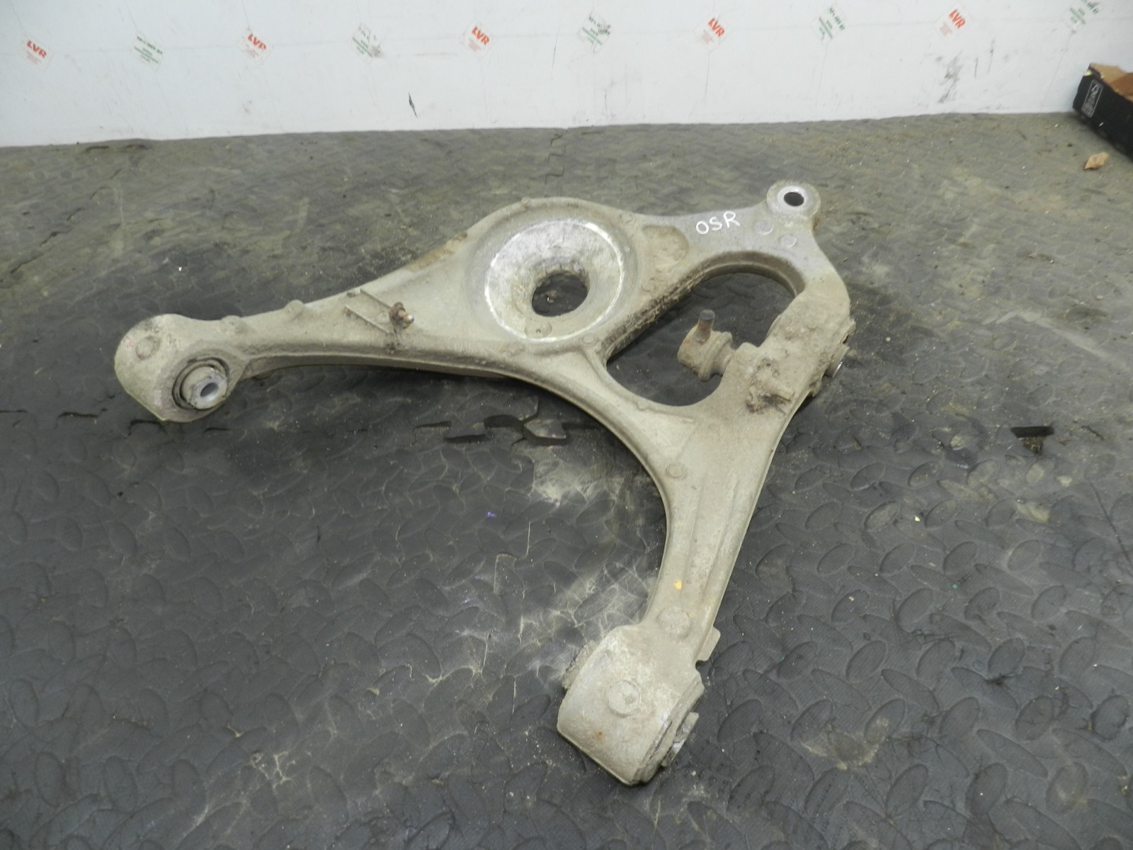 172. 2011 JEEP GRAND CHEROKEE MK4 WK2. DRIVER SIDE REAR LOWER SUSPENSION ARM - Image 4