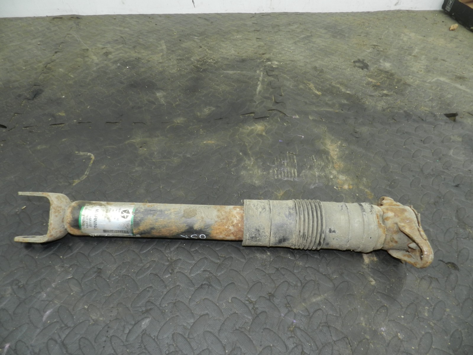 172. 2011 JEEP GRAND CHEROKEE MK4 WK2 DRIVER SIDE REAR SUSPENSION SHOCK ABSORBER - Image 2