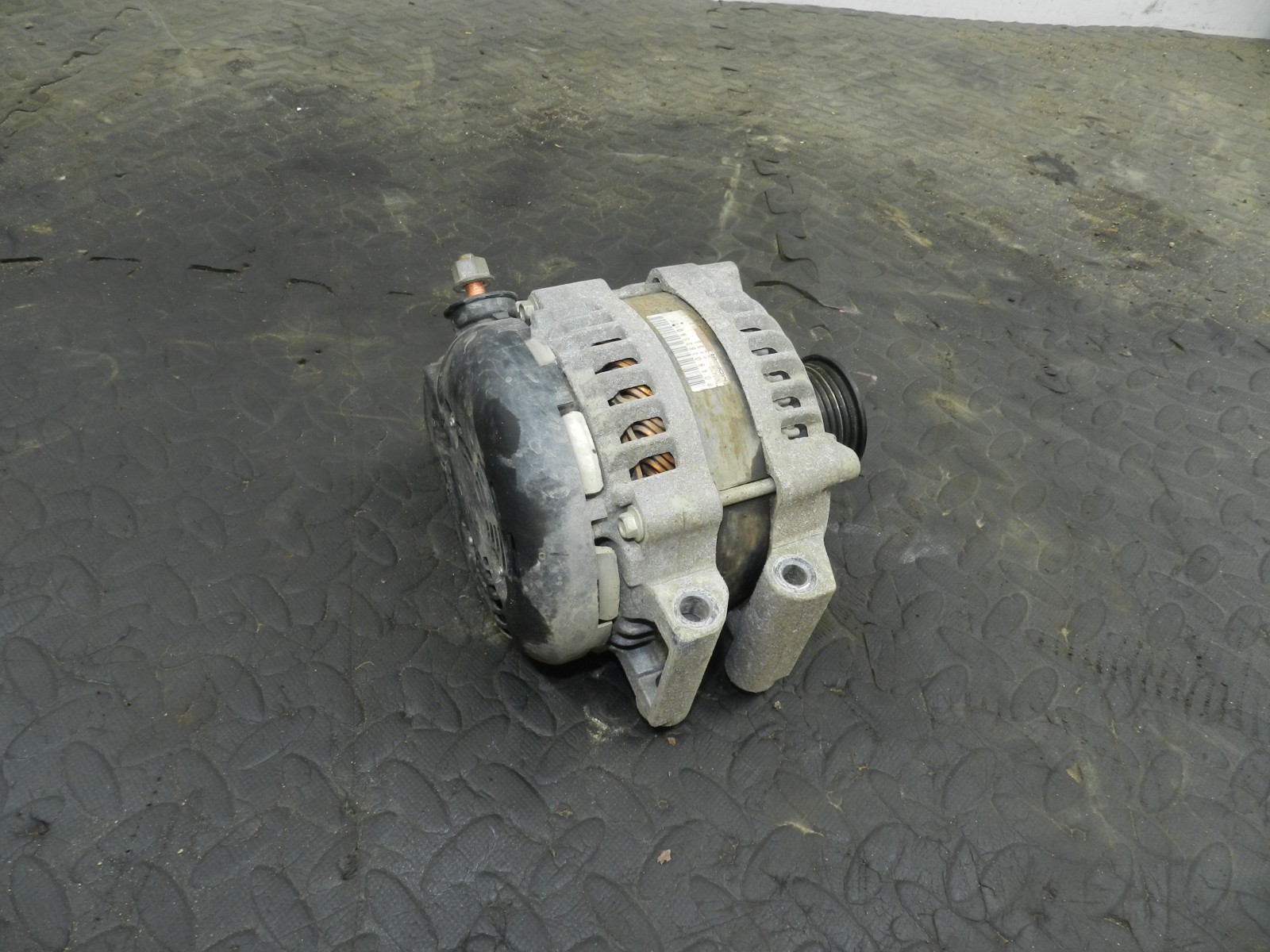 172. 2011 JEEP GRAND CHEROKEE MK4 WK2. ALTERNATOR P04801835AD