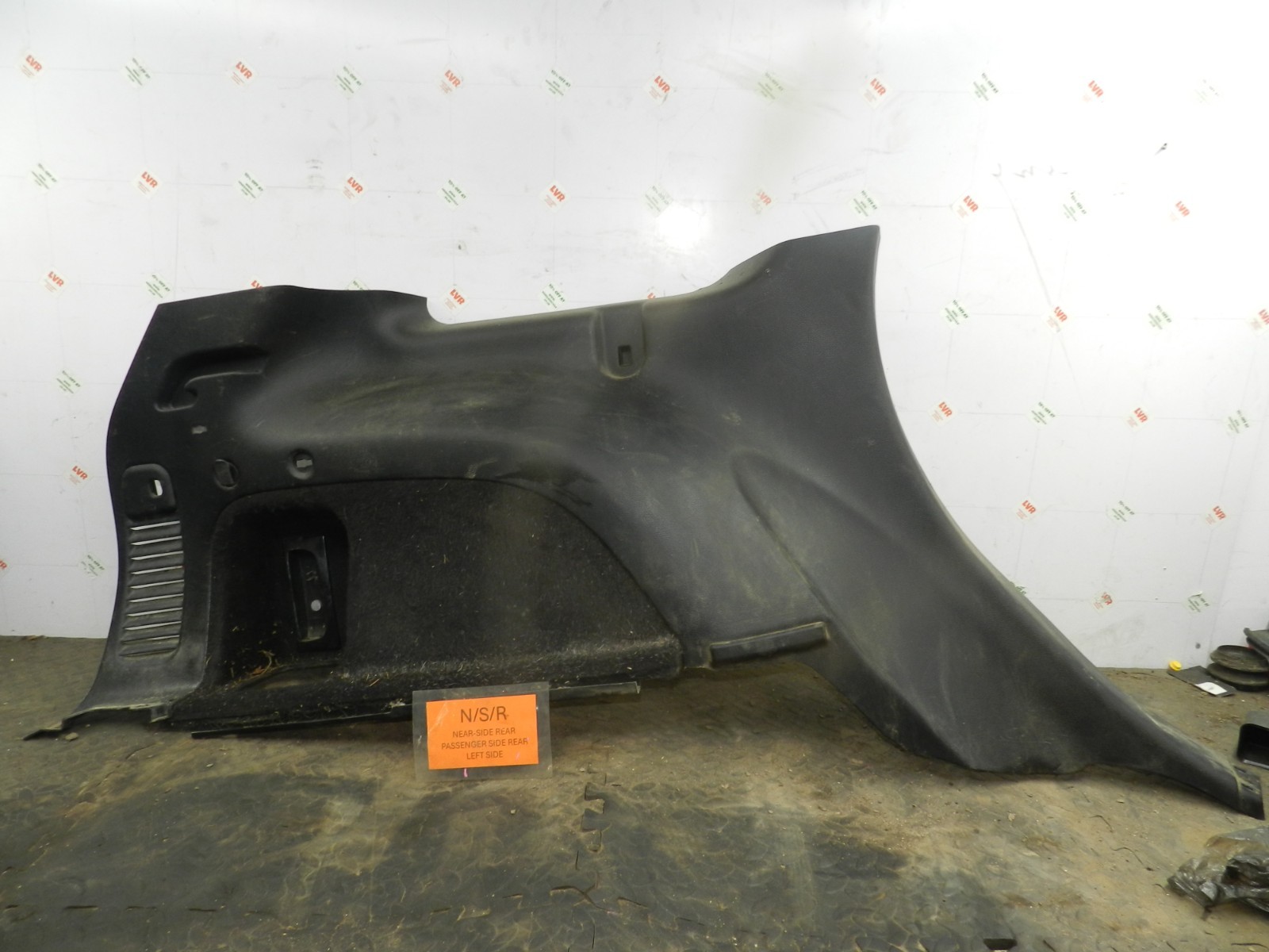 172. 2011 JEEP GRAND CHEROKEE MK4 WK2. PASSENGER SIDE REAR BOOT TRIM