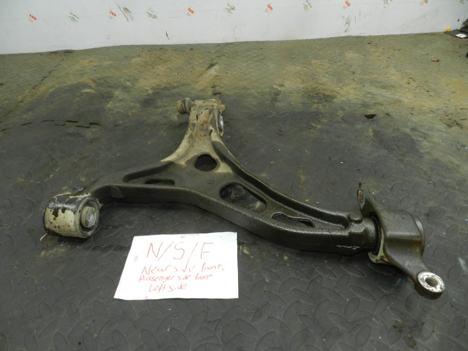 172. 2011 JEEP GRAND CHEROKEE MK4 WK2. PASSENGER SIDE FRONT LOWER SUSPENSION ARM