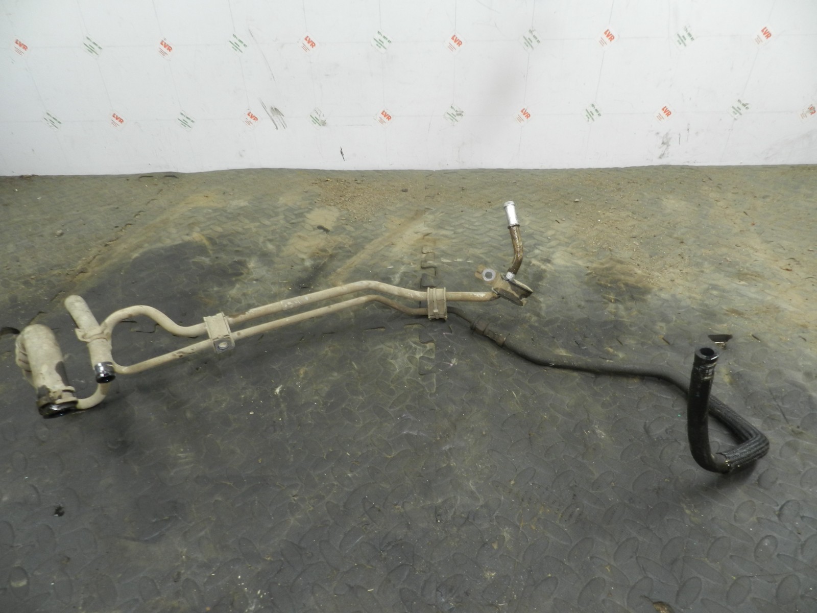 172. 2011 JEEP GRAND CHEROKEE MK4 WK2. POWER STEERING PIPES