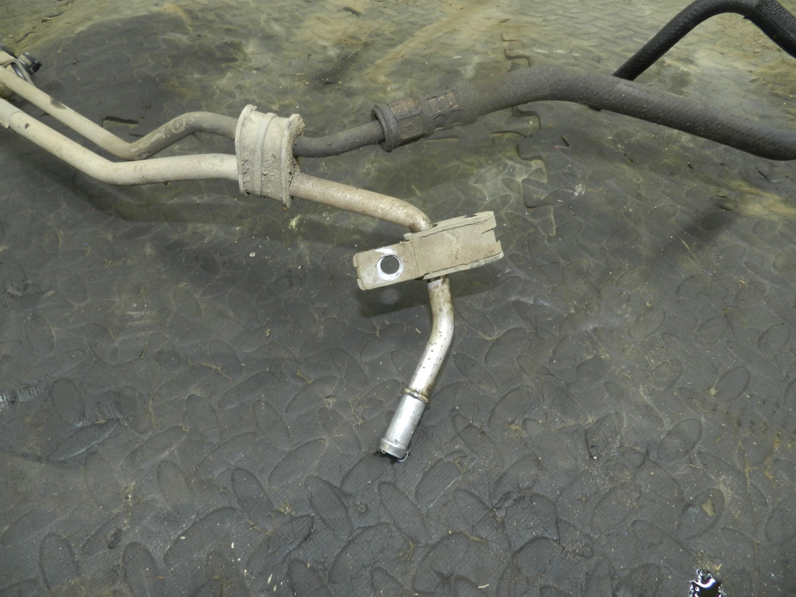 172. 2011 JEEP GRAND CHEROKEE MK4 WK2. POWER STEERING PIPES - Image 4