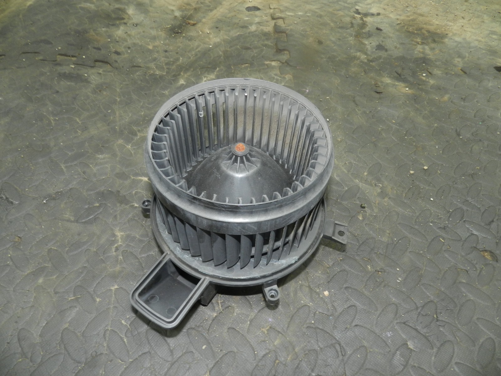 172. 2011 JEEP GRAND CHEROKEE MK4 WK2. AIR BLOWER FAN MOTOR