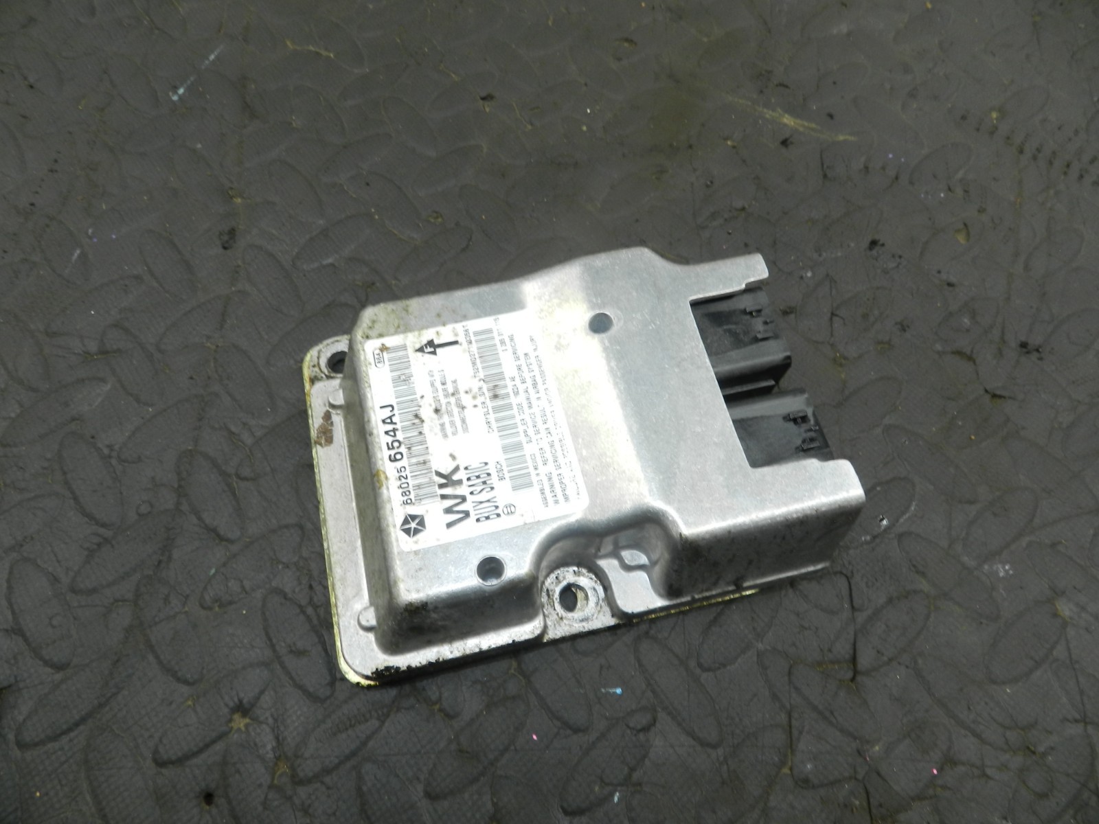 172. 2011 JEEP GRAND CHEROKEE MK4 WK2. AIR BAG ECU 68025654AJ - Image 2