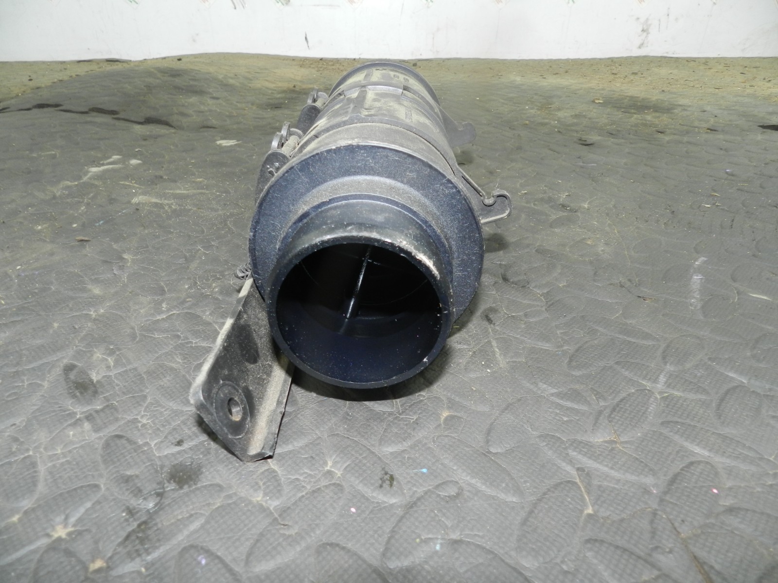 172. 2011 JEEP GRAND CHEROKEE MK4 WK2. AIR INTAKE PIPE - Image 3