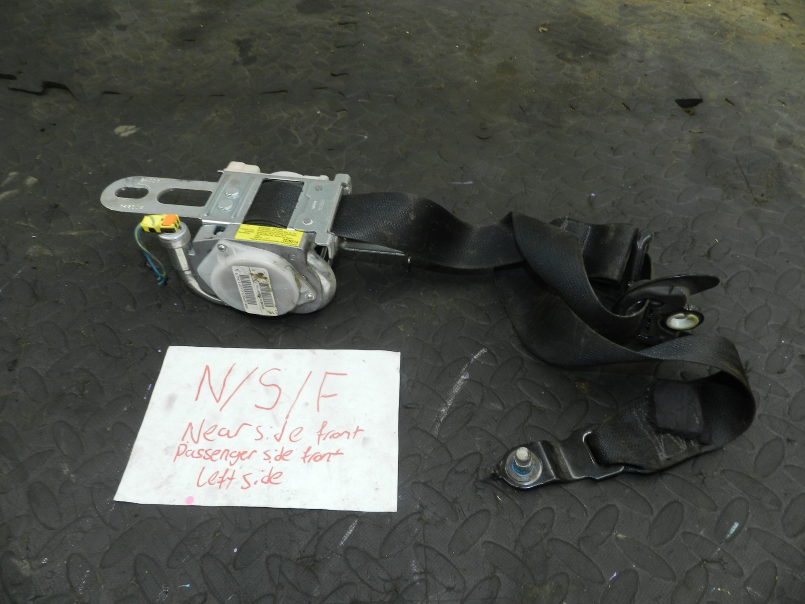 172. 2011 JEEP GRAND CHEROKEE MK4 WK2. PASSENGER SIDE FRONT SEAT BELT