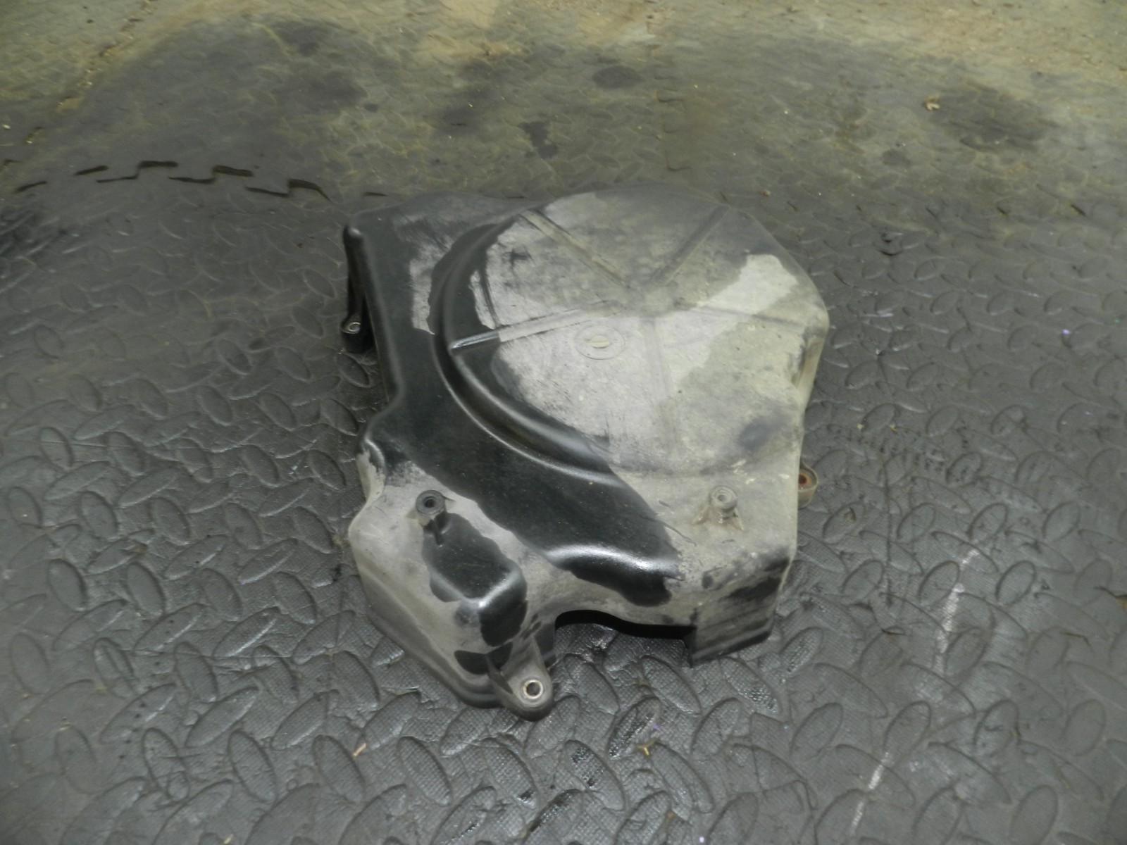 172. 2011 JEEP GRAND CHEROKEE MK4 WK2. ENGINE COVER - Image 2