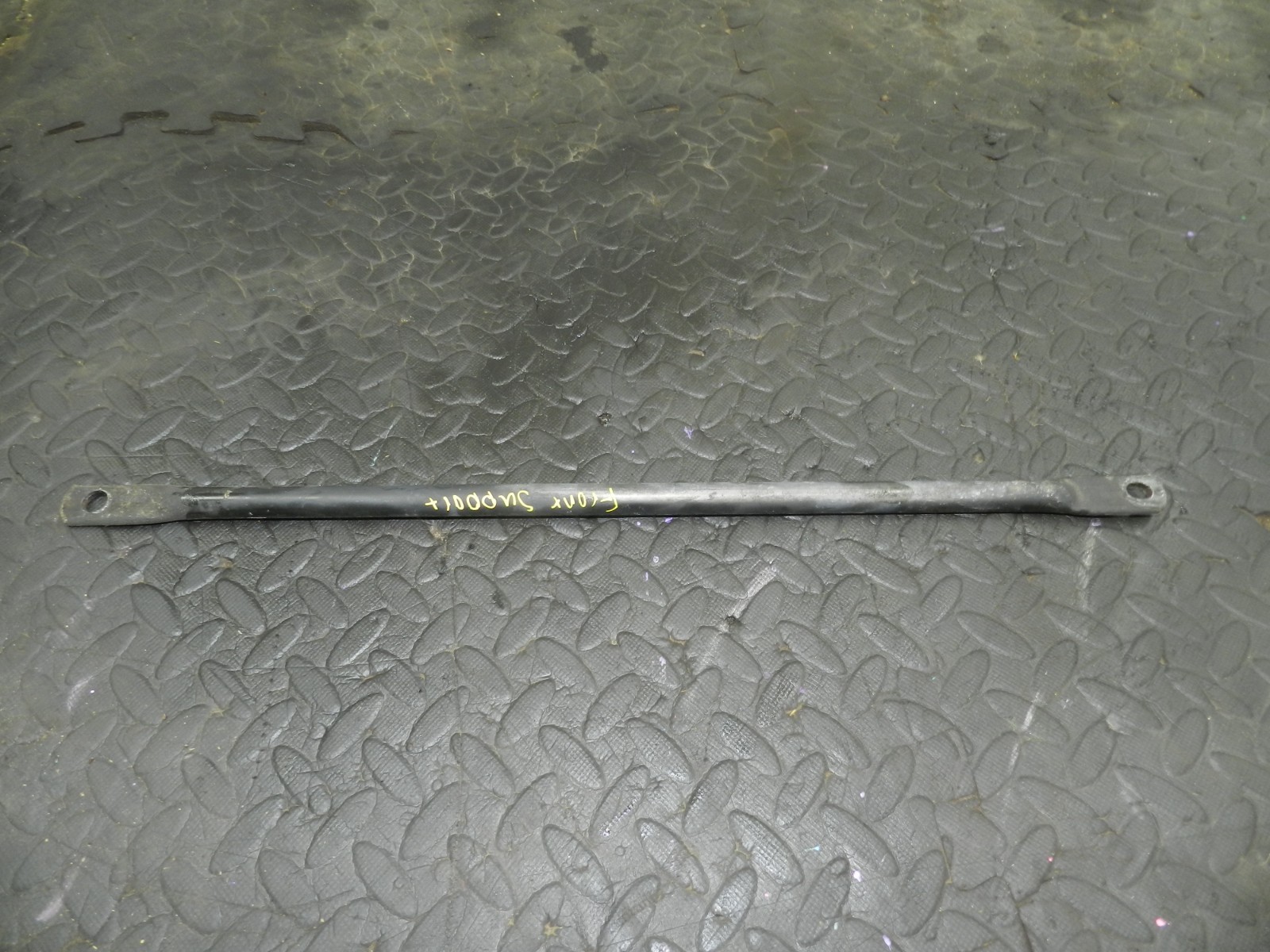 172. 2011 JEEP GRAND CHEROKEE MK4 WK2. FRONT FRAME SUPPORT BAR