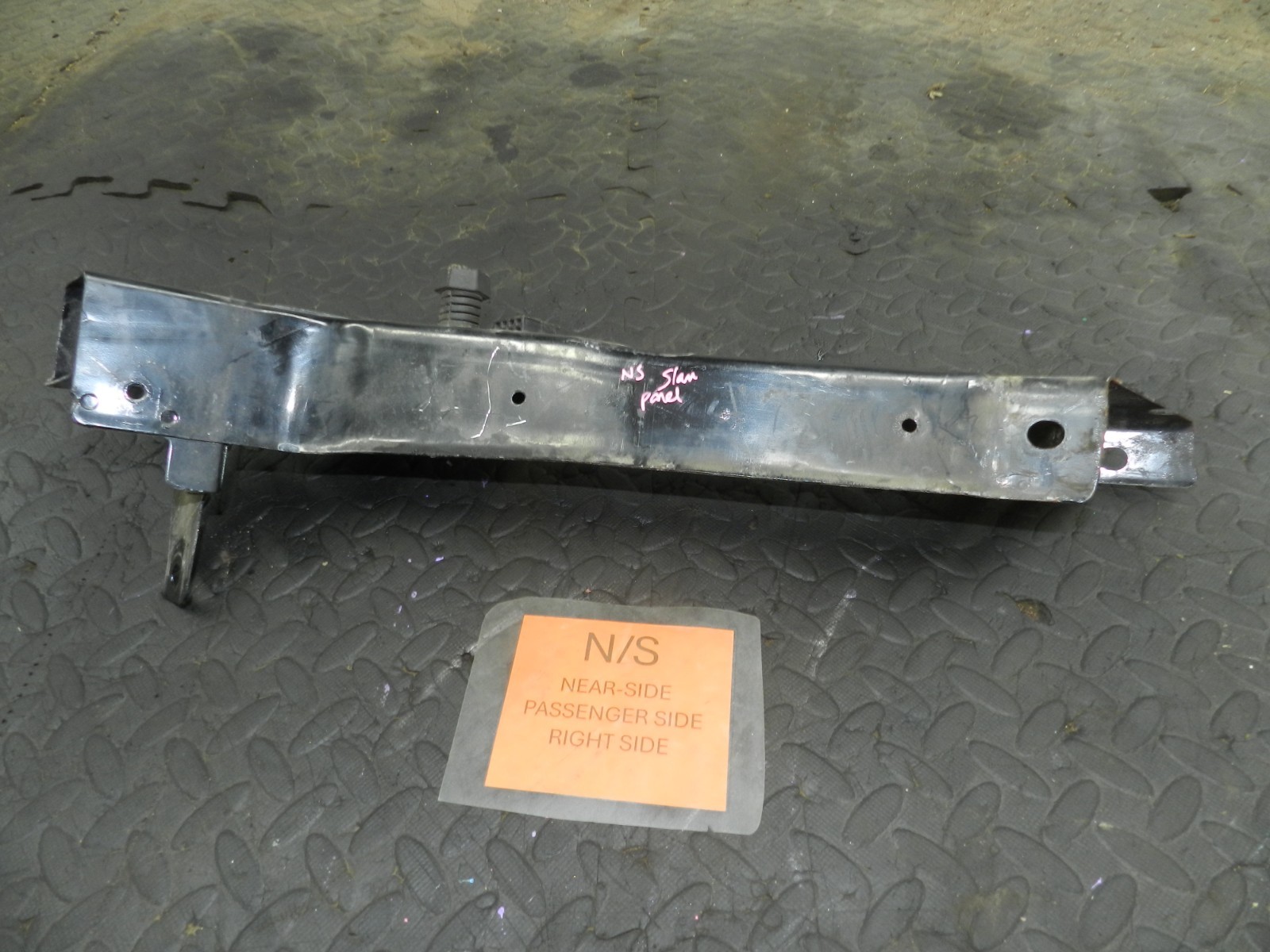 172. 2011 JEEP GRAND CHEROKEE MK4 WK2 PASSENGER SIDE SLAM PANEL SECTION RADIATOR