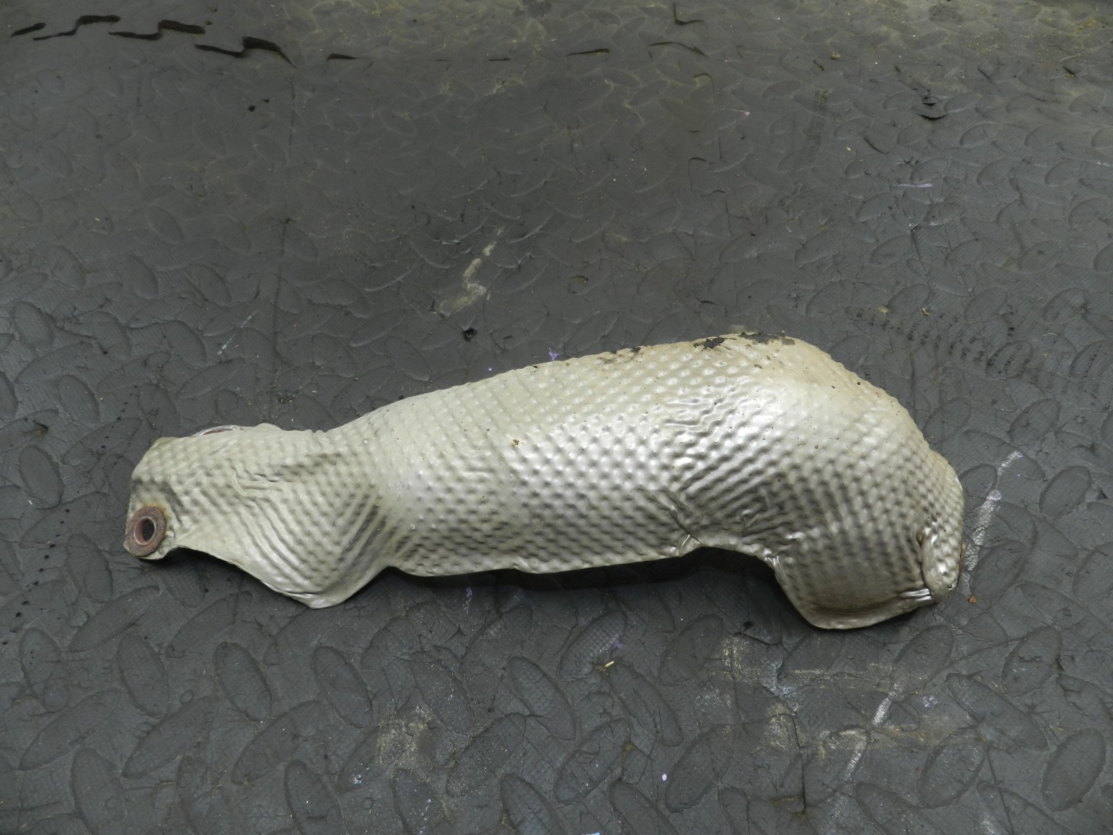 172. 2011 JEEP GRAND CHEROKEE MK4 WK2. EXHAUST PIPE HEAT SHIELD PROTECTION