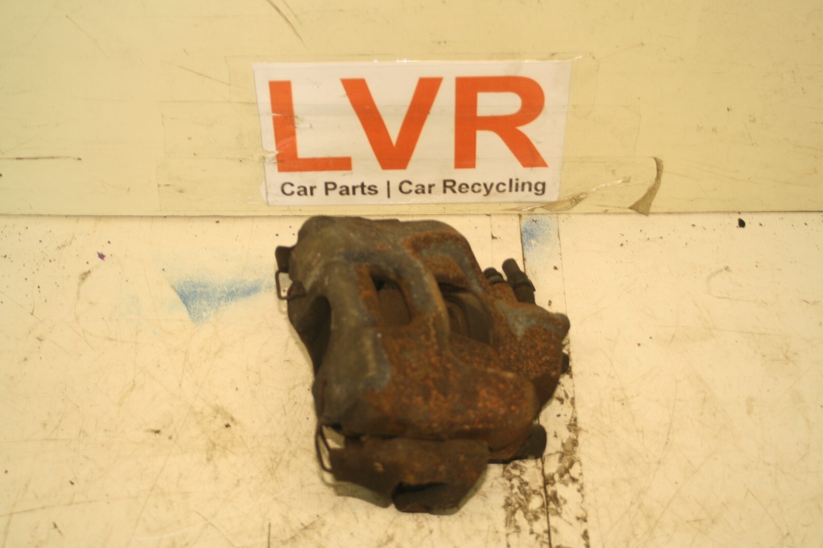2008 VAUXHALL VECTRA C, 2.2 PETROL. BRAKE CALIPER AND CARRIER PASSENGER FRONT