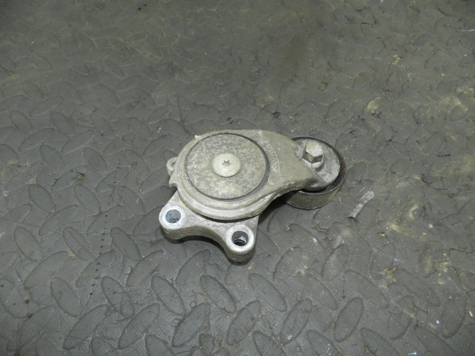 172. 2011 JEEP GRAND CHEROKEE MK4 WK2. AUXILLIARY BELT TENSIONER