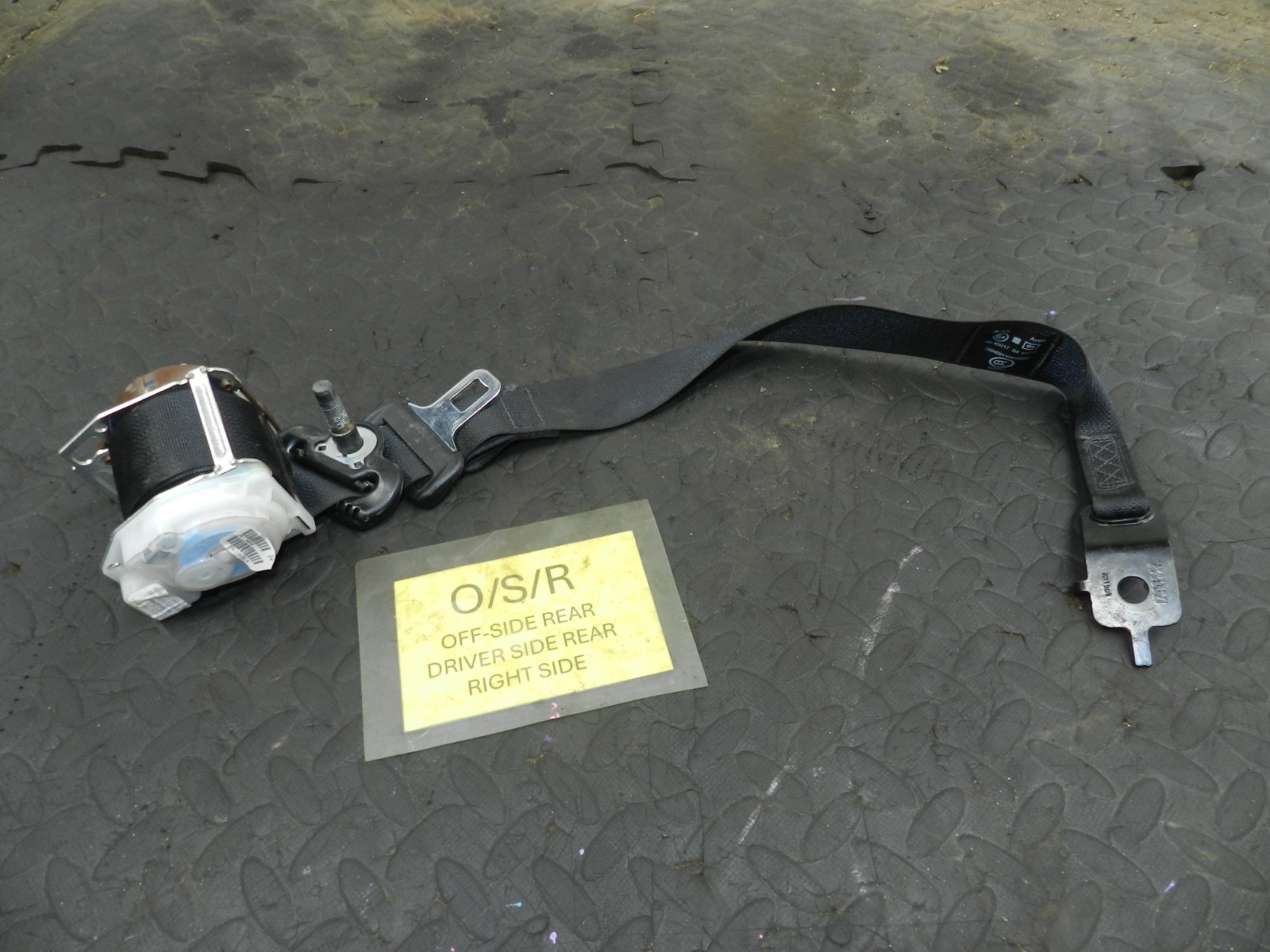 172. 2011 JEEP GRAND CHEROKEE MK4 WK2. DRIVER SIDE REAR SEAT BELT