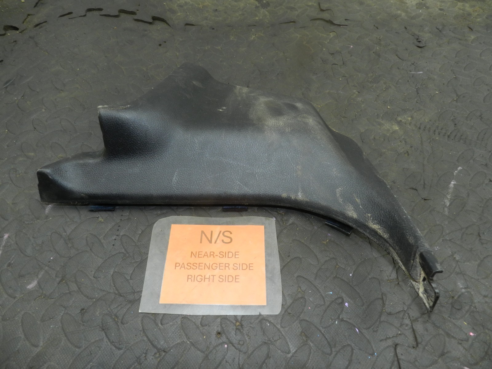 172. 2011 JEEP GRAND CHEROKEE MK4 WK2. PASSENGER SIDE REAR LOWER SILL TRIM