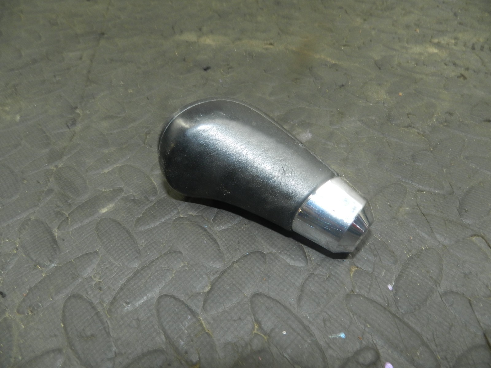 172. 2011 JEEP GRAND CHEROKEE MK4 WK2. GEAR KNOB AUTOMATIC - Image 2