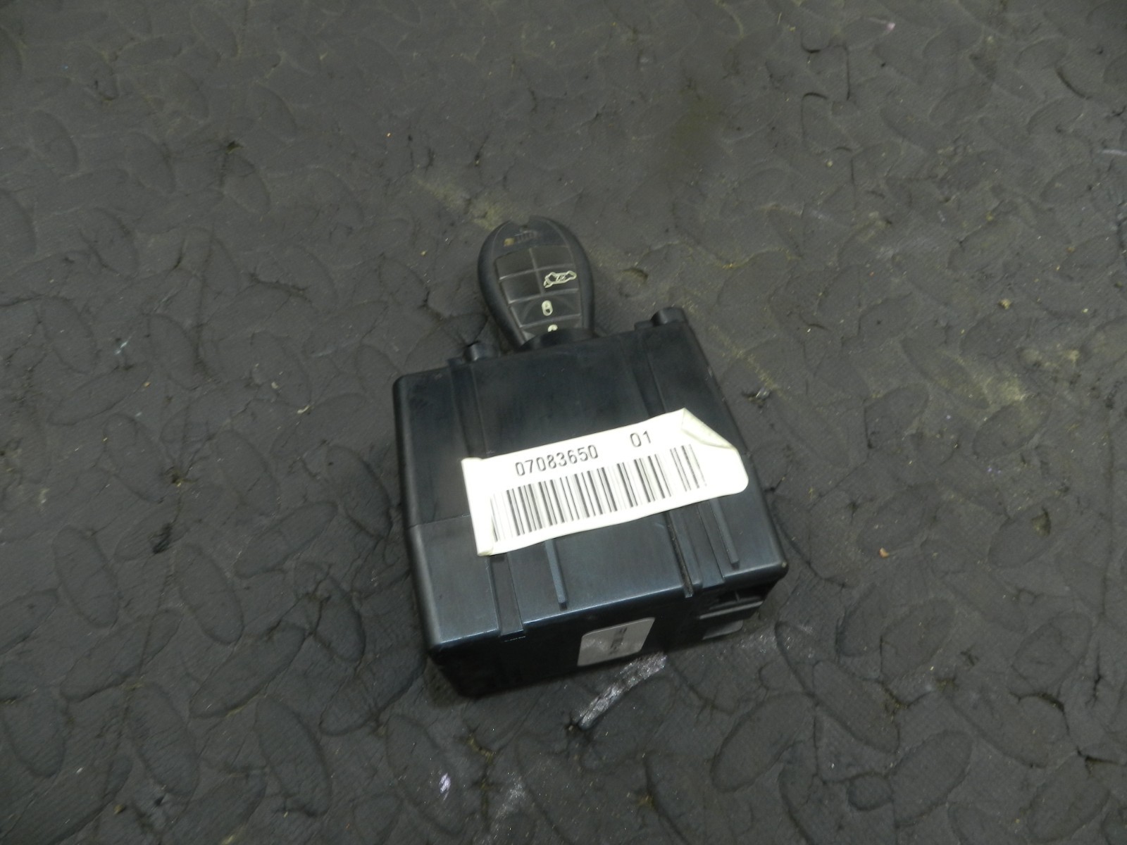 172. 2011 JEEP GRAND CHEROKEE MK4 WK2. IGNITION KEY AND SLOT PO5026647AJ