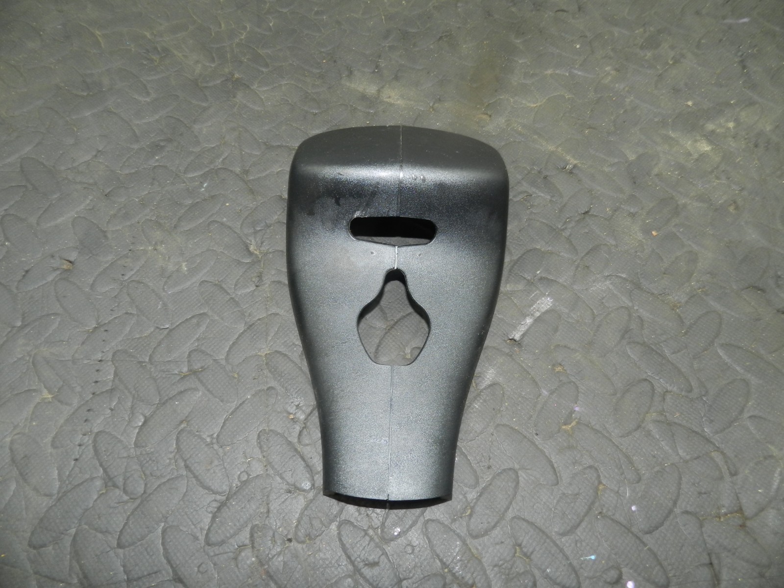 172. 2011 JEEP GRAND CHEROKEE MK4 WK2. REAR VIEW MIRROR SURROUND TRIM