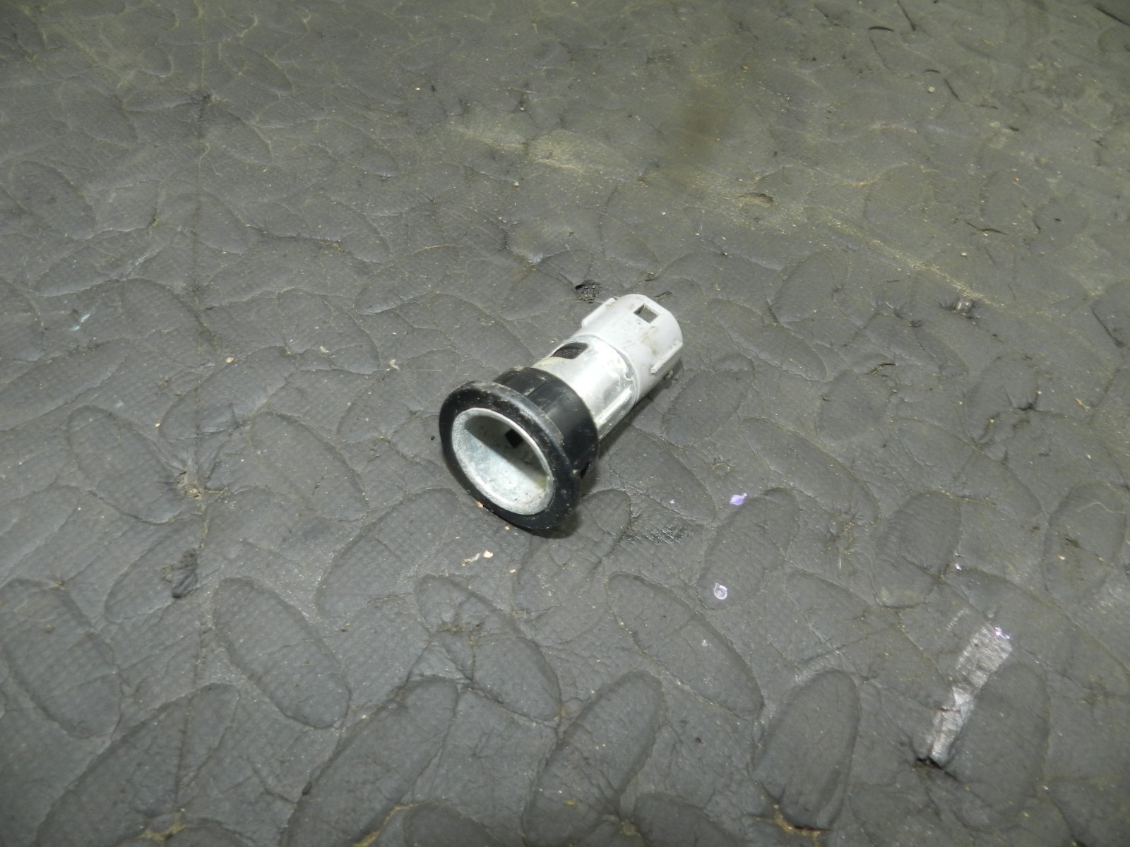 172. 2011 JEEP GRAND CHEROKEE MK4 WK2. 12V SOCKET