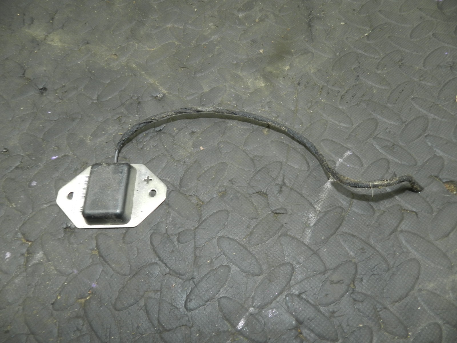172. 2011 JEEP GRAND CHEROKEE MK4 WK2. WIND SCREEN SENSOR GPS