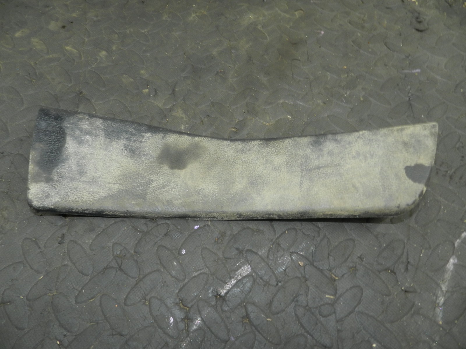 172. 2011 JEEP GRAND CHEROKEE MK4 WK2. DRIVER SIDE REAR PANEL TRIM
