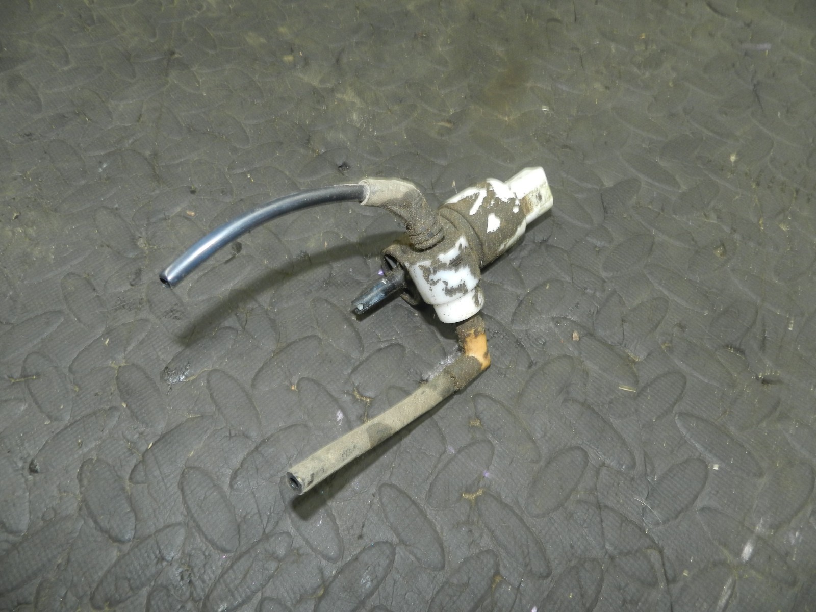 172. 2011 JEEP GRAND CHEROKEE MK4 WK2. SCREEN WASH WASHER PUMP