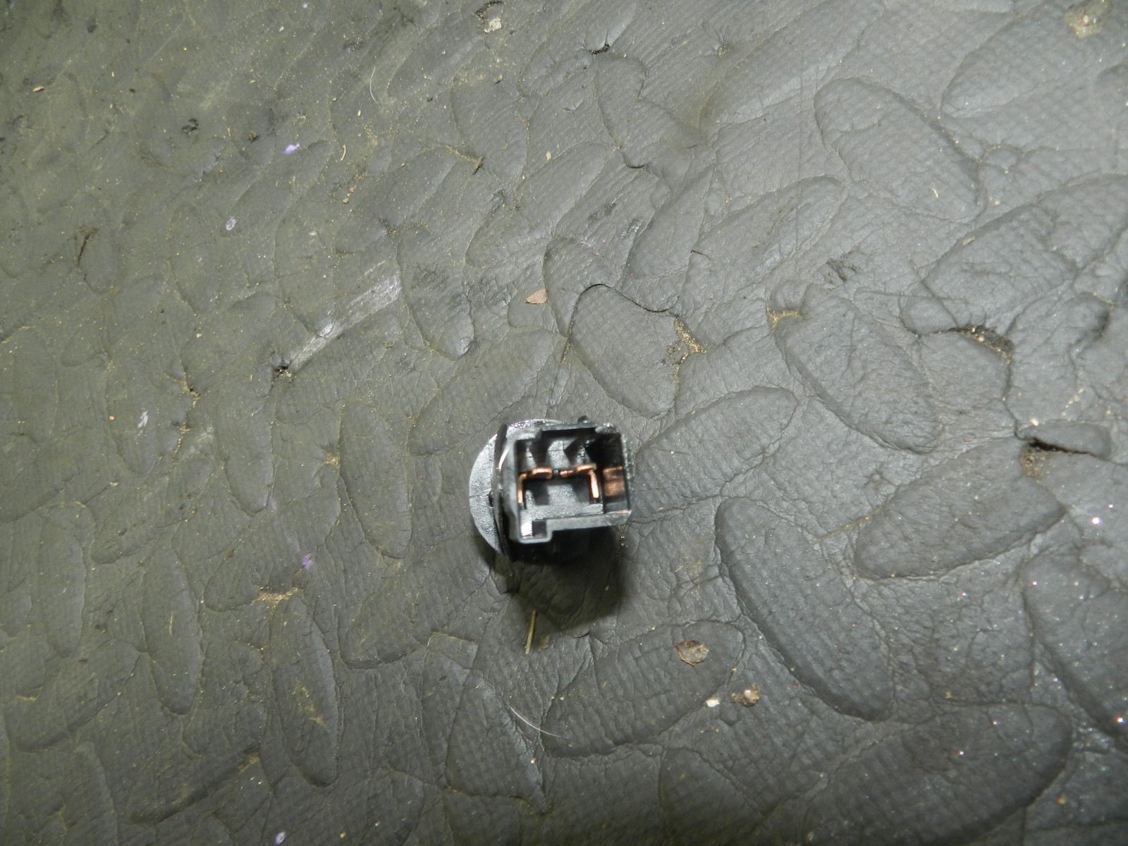 172. 2011 JEEP GRAND CHEROKEE MK4 WK2. FUEL FLAP RELEASE BUTTON - Image 3